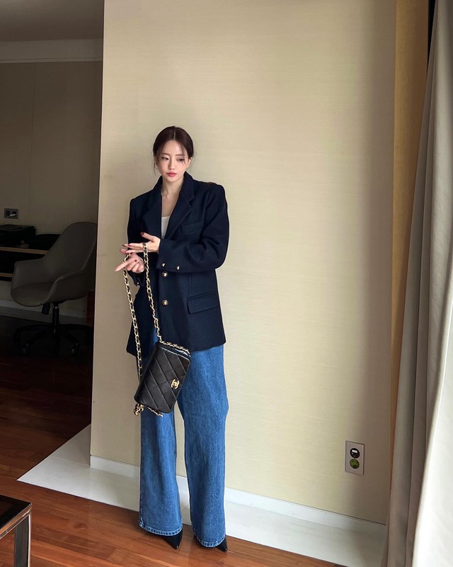 Mặc quần jeans muốn trông sành điệu hơn nhất định phải biết 5 kiểu áo khoác này, phối đi làm hay dạo phố đều đẹp - 1