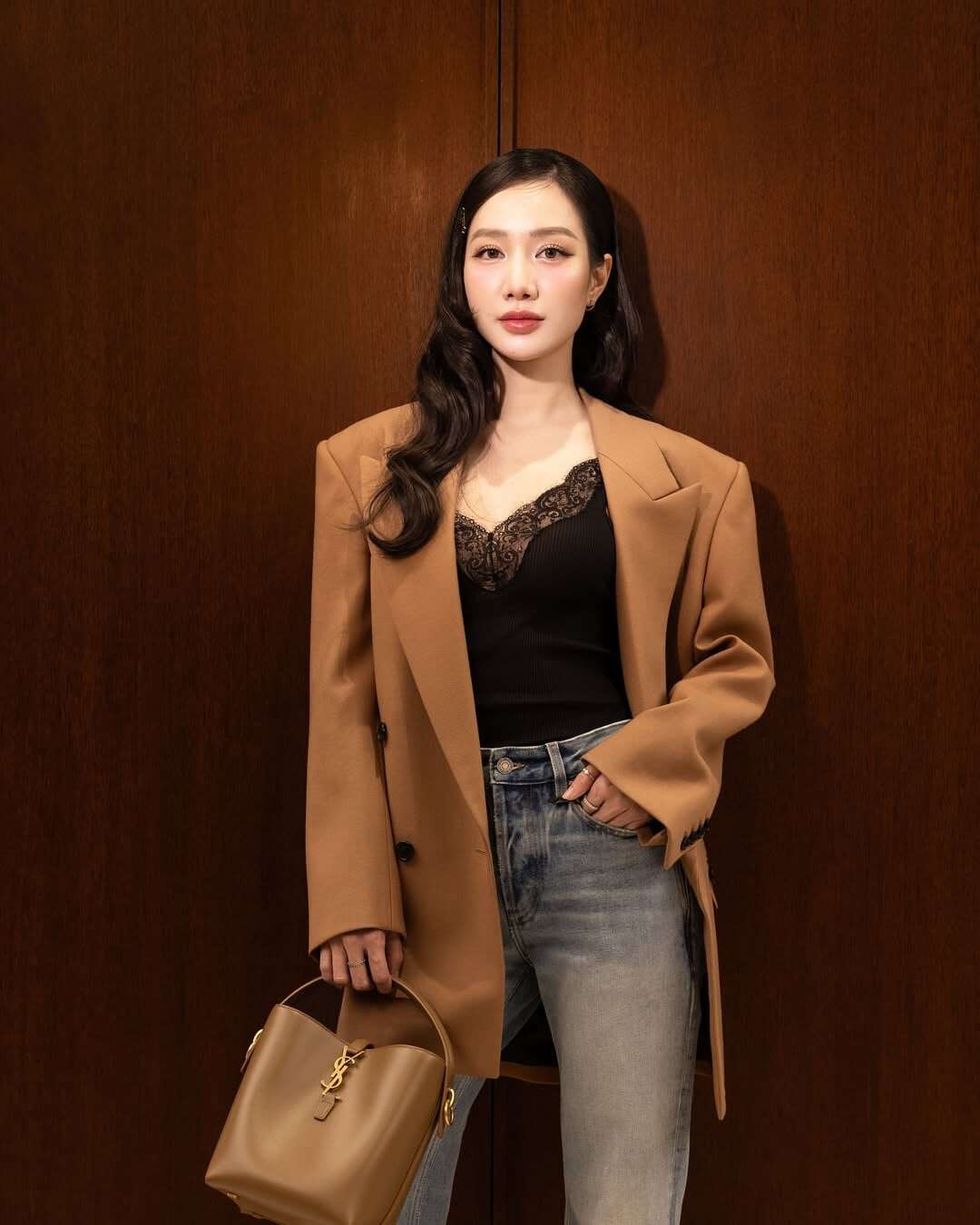 Phong cách nóng bỏng của Hồng Tuyết.