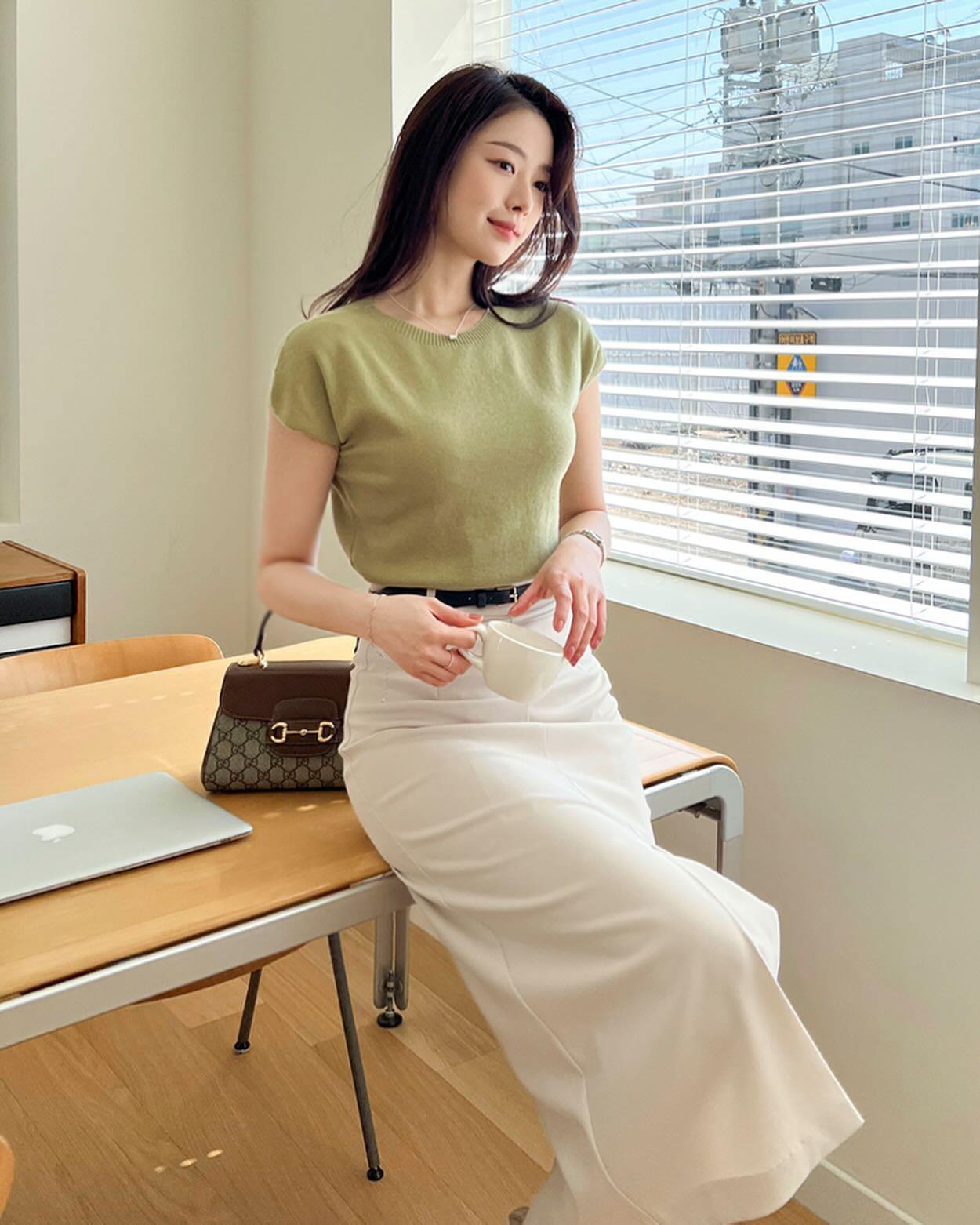 Cao 1m60, tôi diện chân váy suông vẫn cao ráo như người mẫu nhờ amp;#34;thuộc lòngamp;#34; 4 bí kíp này - 1