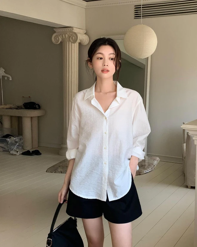 Tủ đồ có đủ 4 áo sơ mi này là chuẩn bài, qua Tết mặc đi làm vẫn amp;#34;chanh sảamp;#34; lại không sợ lỗi mốt - 1