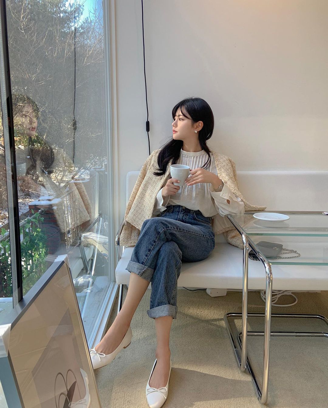 Thích mặc quần jeans, chị em mang giày bệt là hợp nhất, đặc biệt 4 kiểu này vừa trẻ vừa sang - 1