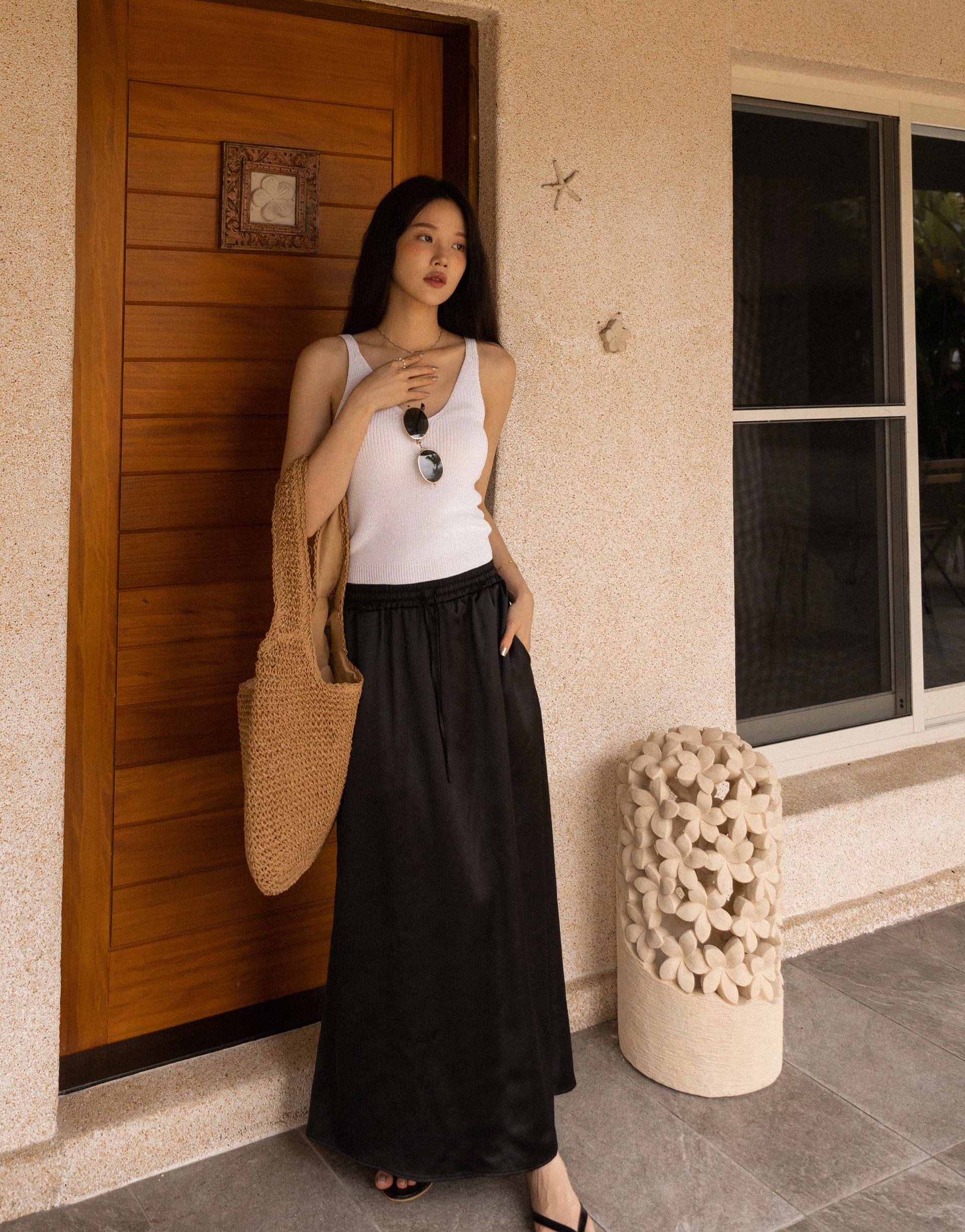 Tủ đồ hè của chị em ít nhất phải có 1 kiểu áo amp;#34;ngôi saoamp;#34; này, phối từ chân váy đến quần short đều hợp - 1