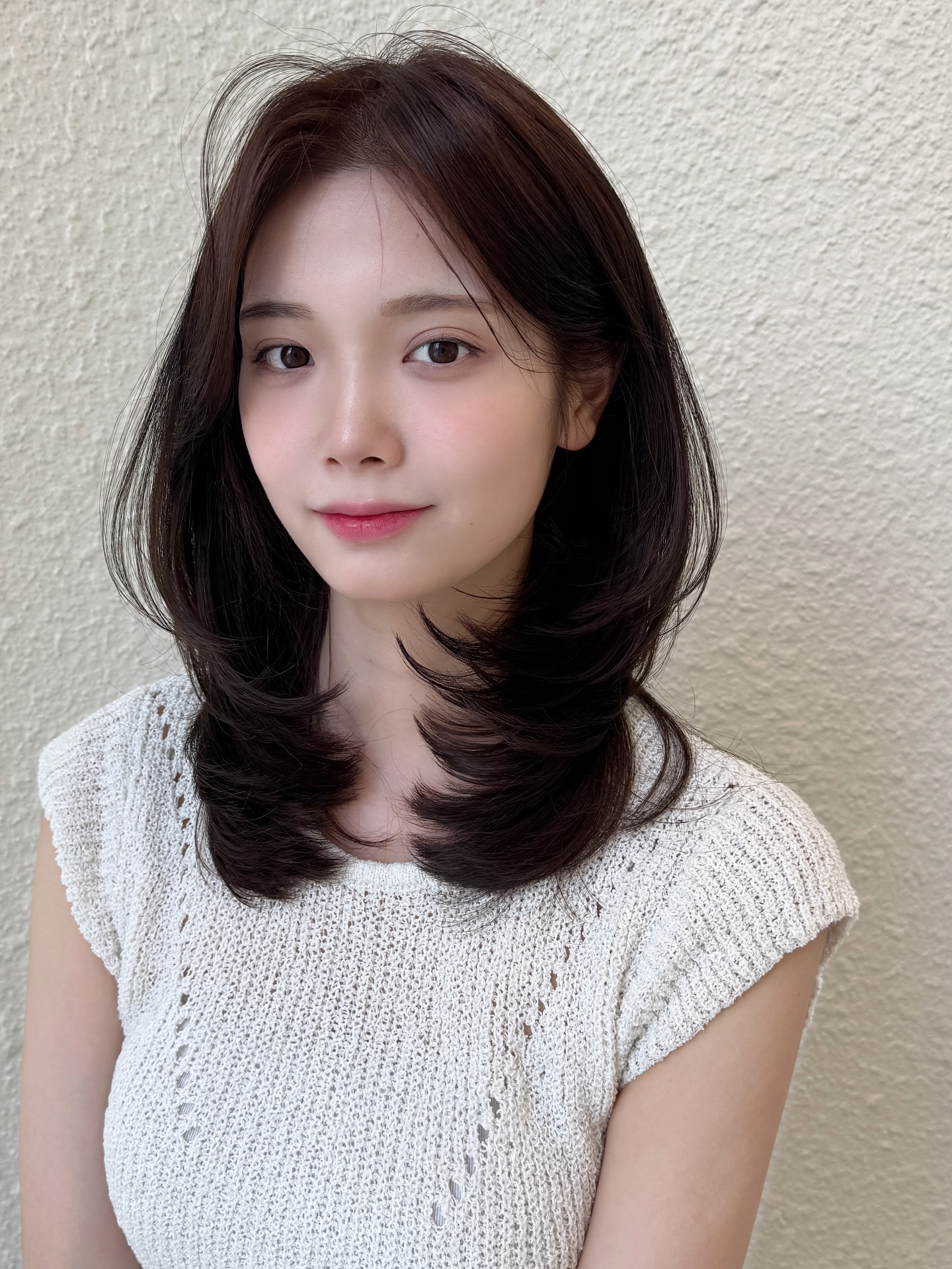 Chán tóc dài nhưng không muốn ngắn như tóc bob, chị em đổi sang 4 kiểu này vừa trẻ xinh lại che khuyết điểm khéo - 1