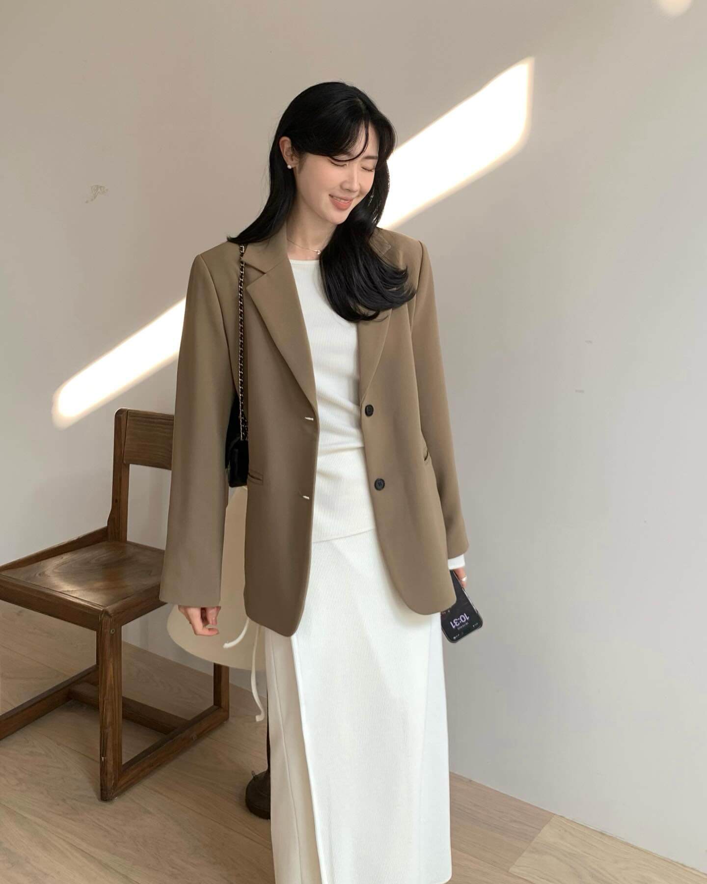 Đừng ăn mặc cầu kỳ, phụ nữ U35 nên amp;#34;kết thânamp;#34; với 5 công thức này nếu muốn đơn giản mà vẫn có gu - 1