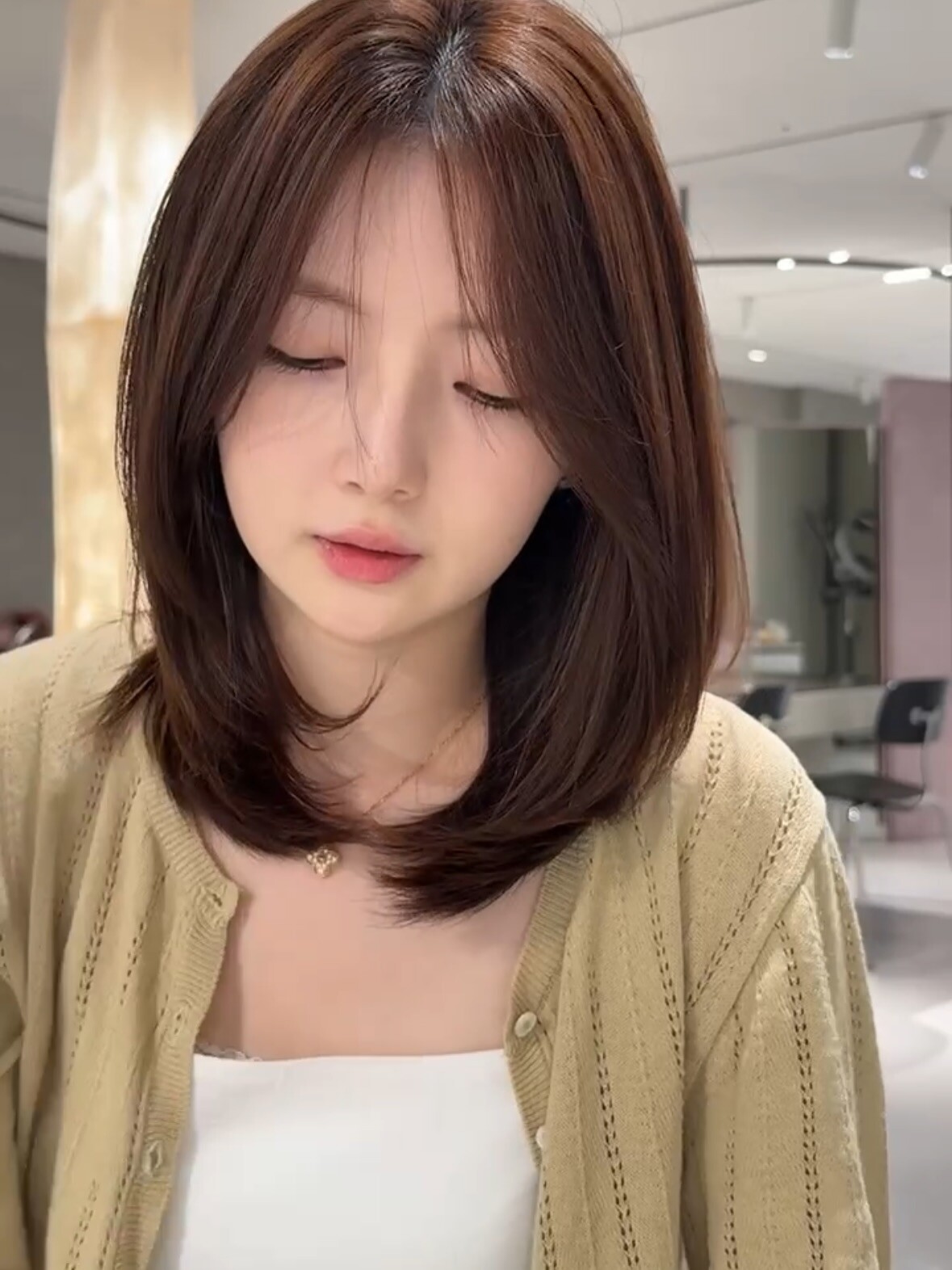 Tóc layer đang amp;#34;gây sốtamp;#34; năm nay: Cắt 4 kiểu này amp;#34;ăn gianamp;#34; tuổi khéo lại hợp nhiều dáng mặt - 1