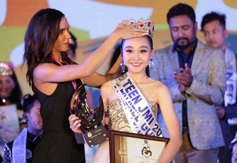 Năm 2017, bé gái này từng là cái tên gây sốt khi khi bất ngờ đăng quang cuộc thi Junior Model International 2017 diễn ra tại Ấn Độ. Bên cạnh danh hiệu cao nhất cô nàng còn là gặt hái được nhiều giải thưởng phụ khác.