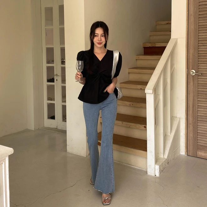 Hội mặc đẹp thi nhau amp;#34;lăng xêamp;#34; 3 kiểu quần jeans này vì che khuyết điểm khéo, mặc lên tôn dáng thấy rõ - 10