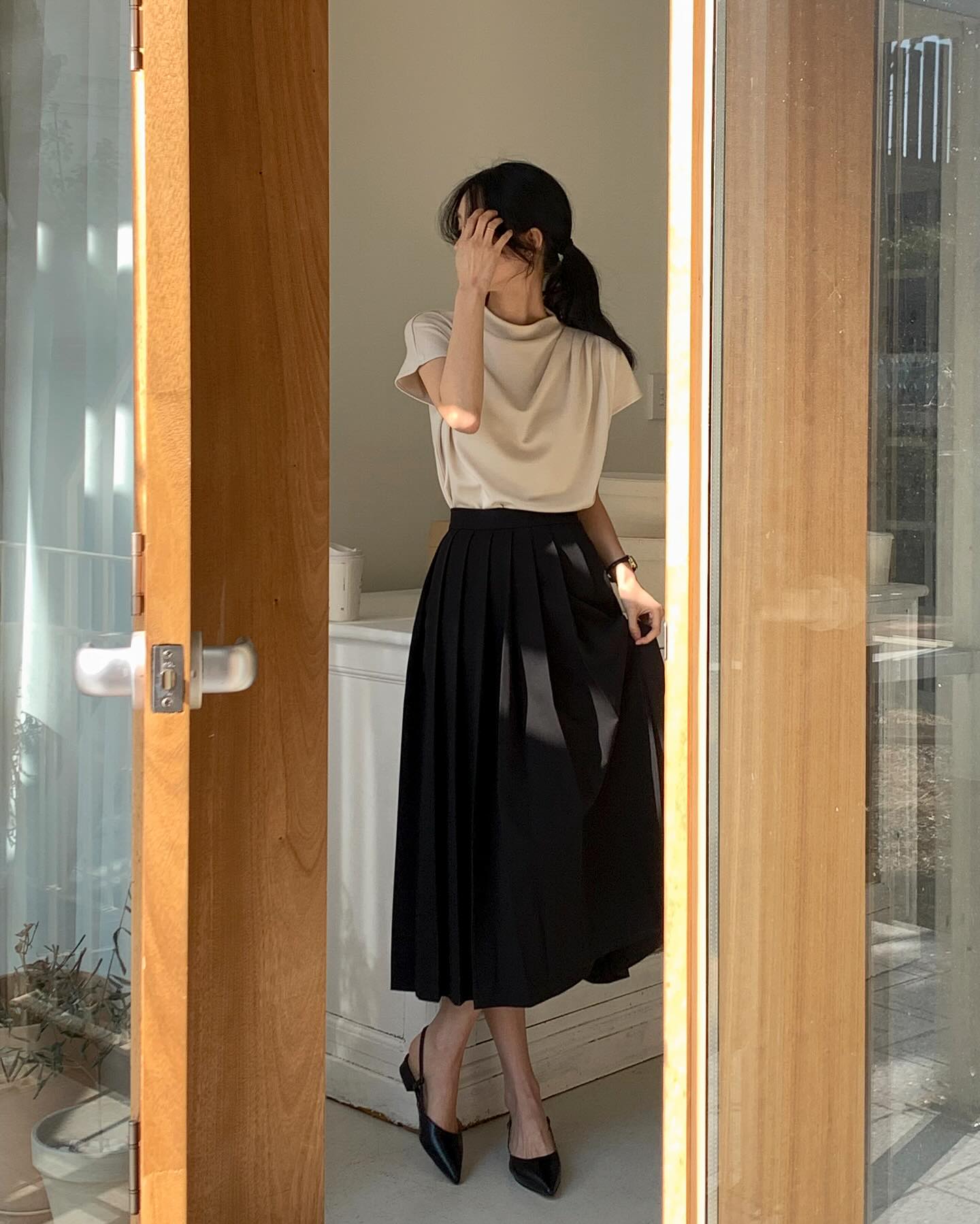 Tủ đồ toàn quần áo bình dân nhưng vẫn amp;#34;sang ngầmamp;#34; nhờ 5 món được xem như amp;#34;bảo chứngamp;#34; mặc đẹp - 10