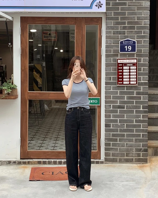 Qua 40 tuổi, phụ nữ chọn quần jeans đúng cách với 4 kiểu này: Vừa đẹp dáng lại không lo lỗi mốt - 10