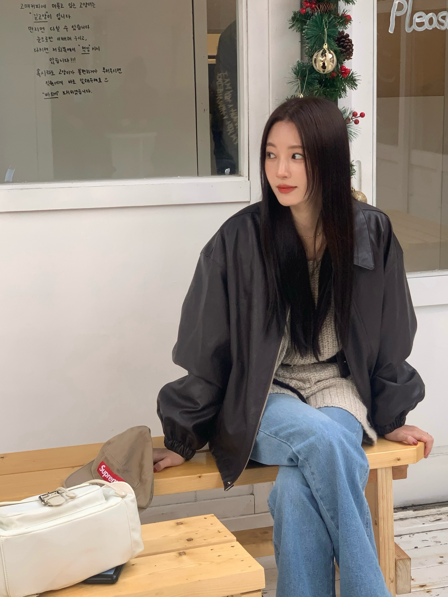 Mặc quần jeans muốn trông sành điệu hơn nhất định phải biết 5 kiểu áo khoác này, phối đi làm hay dạo phố đều đẹp - 10