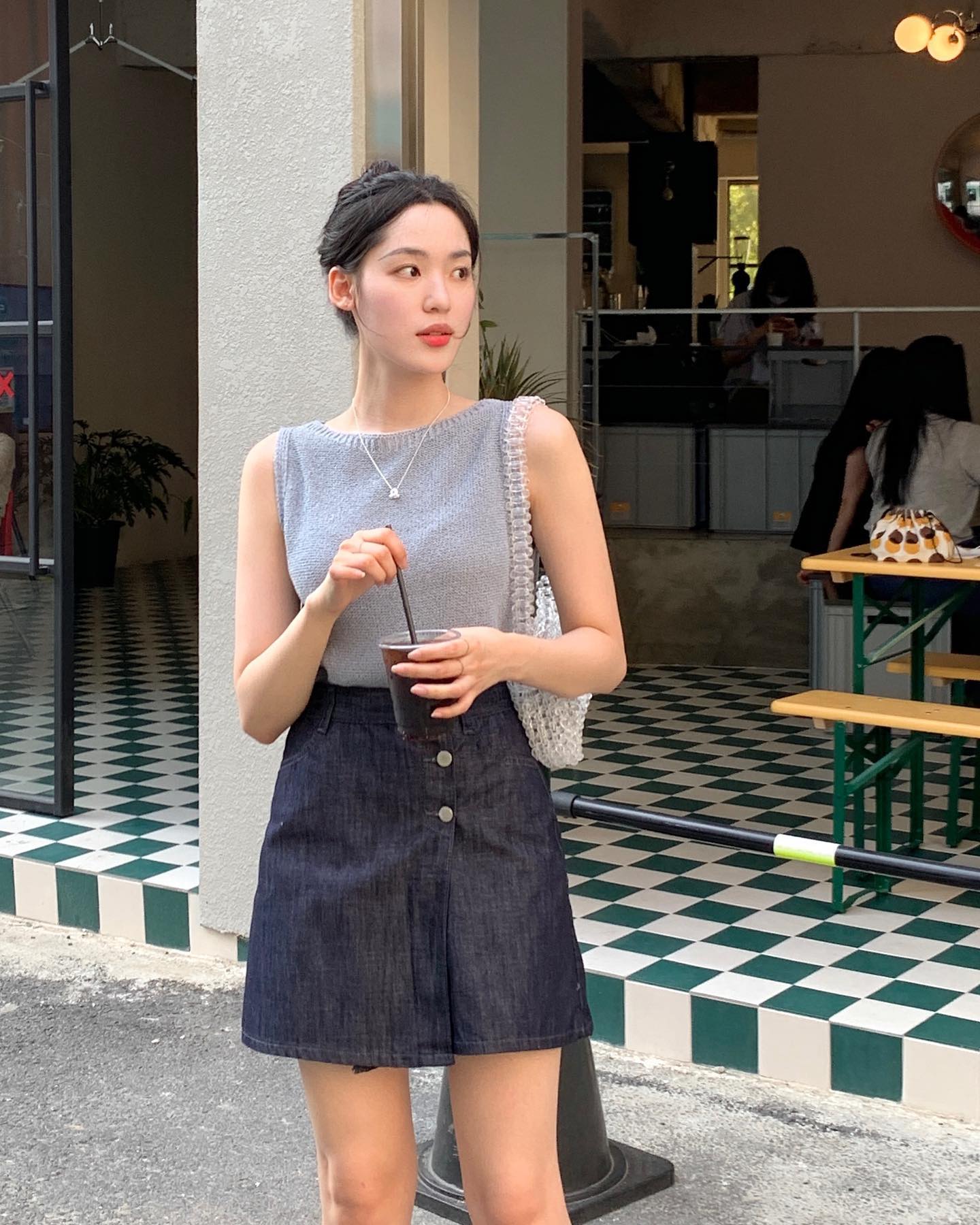 Mùa Hè học ngay 4 kiểu phối từ quần dài đến chân váy ngắn, vừa dễ mặc lại amp;#34;cânamp;#34; mọi hoàn cảnh - 10