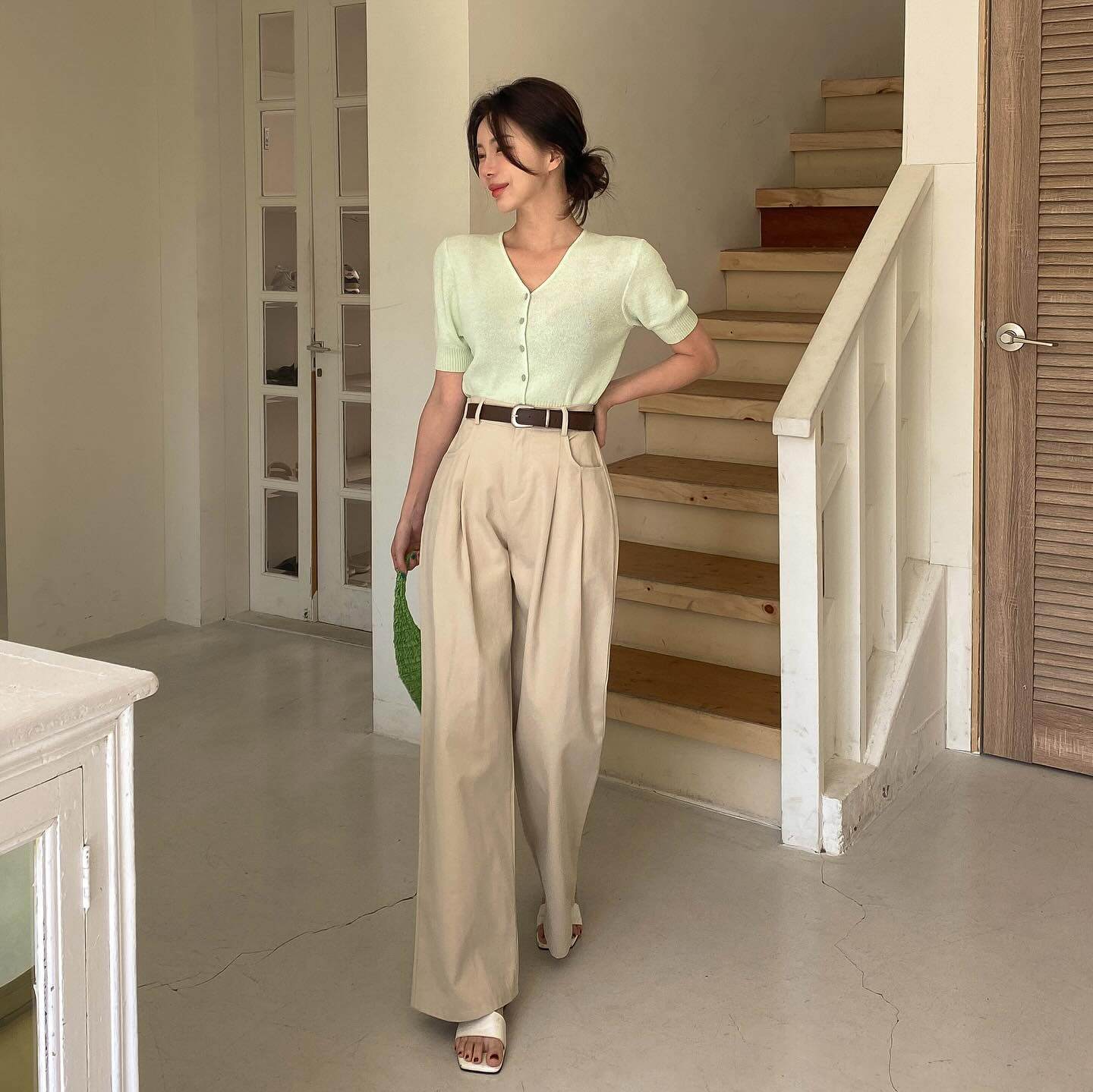 Mùa Hè, các nàng U30+ mặc quần âu theo 4 cách này vừa thanh lịch lại mát mẻ, đi làm hay đi chơi đều đẹp - 10