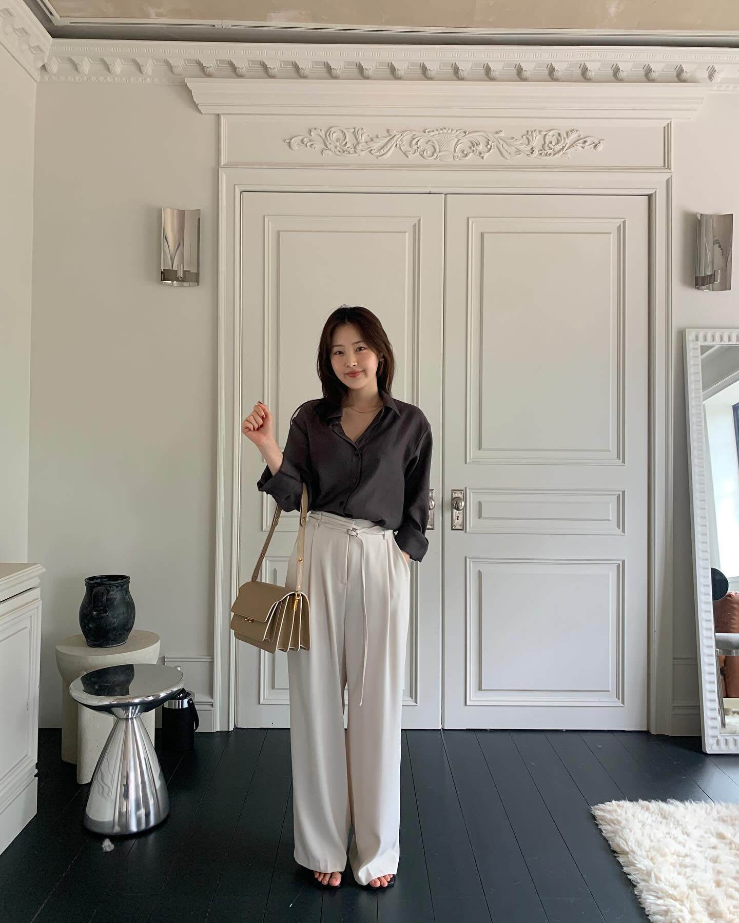 Phụ nữ U35 đừng mãi mặc áo thun quần jeans, 5 công thức này giúp phong cách sang hơn rõ rệt - 9