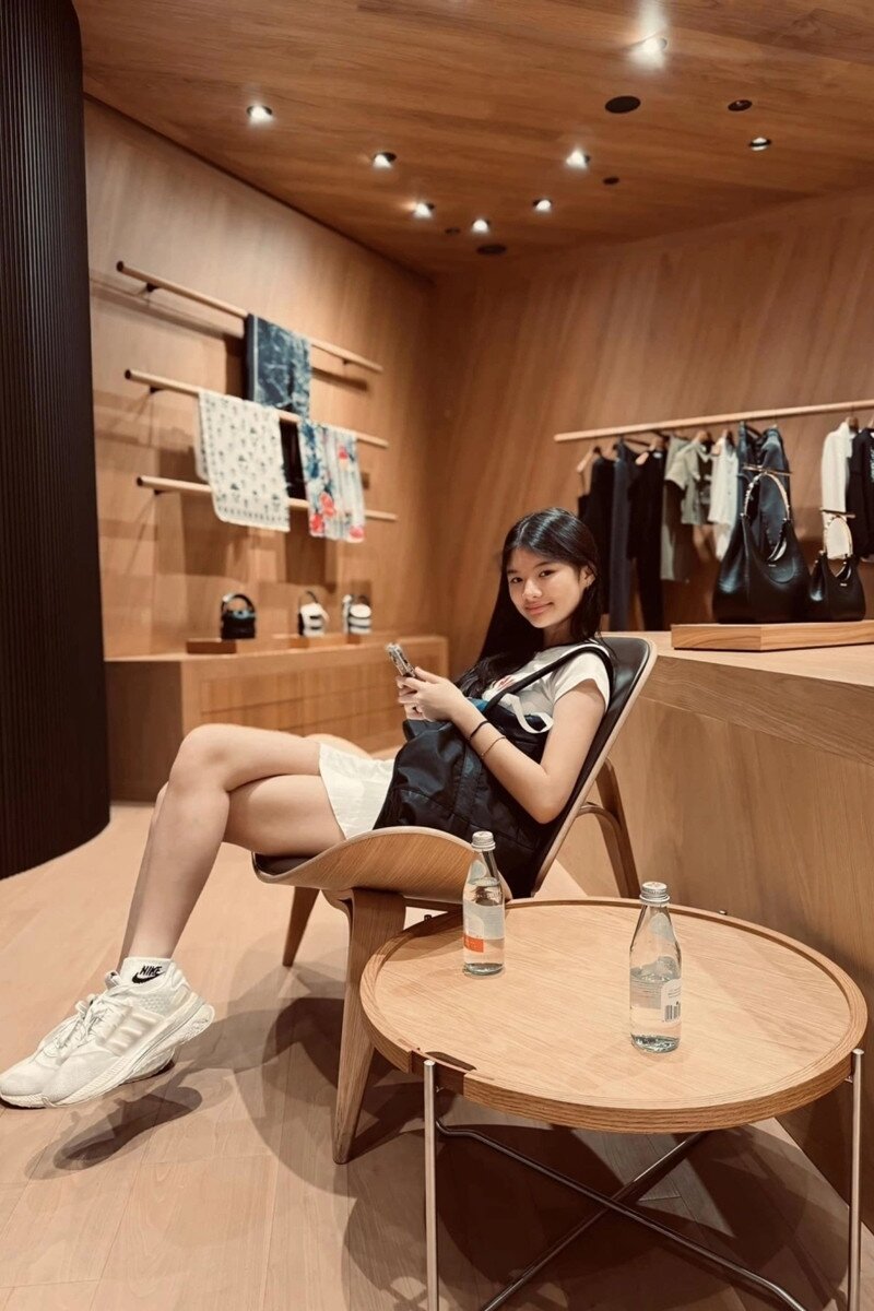 Ái nữ của Quyền Linh, Trương Ngọc Ánh: Cao lớn, xinh đẹp và khí chất vượt trội - 10