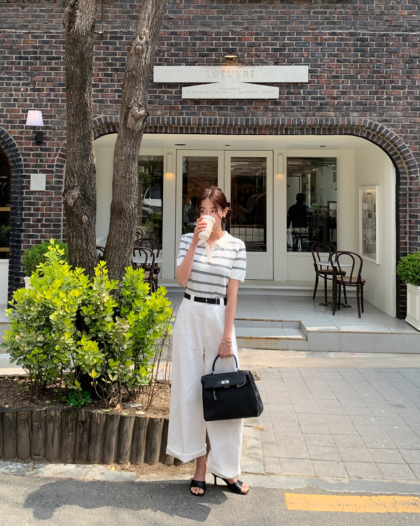 Thích mặc quần jeans, chị em mang giày bệt là hợp nhất, đặc biệt 4 kiểu này vừa trẻ vừa sang - 11