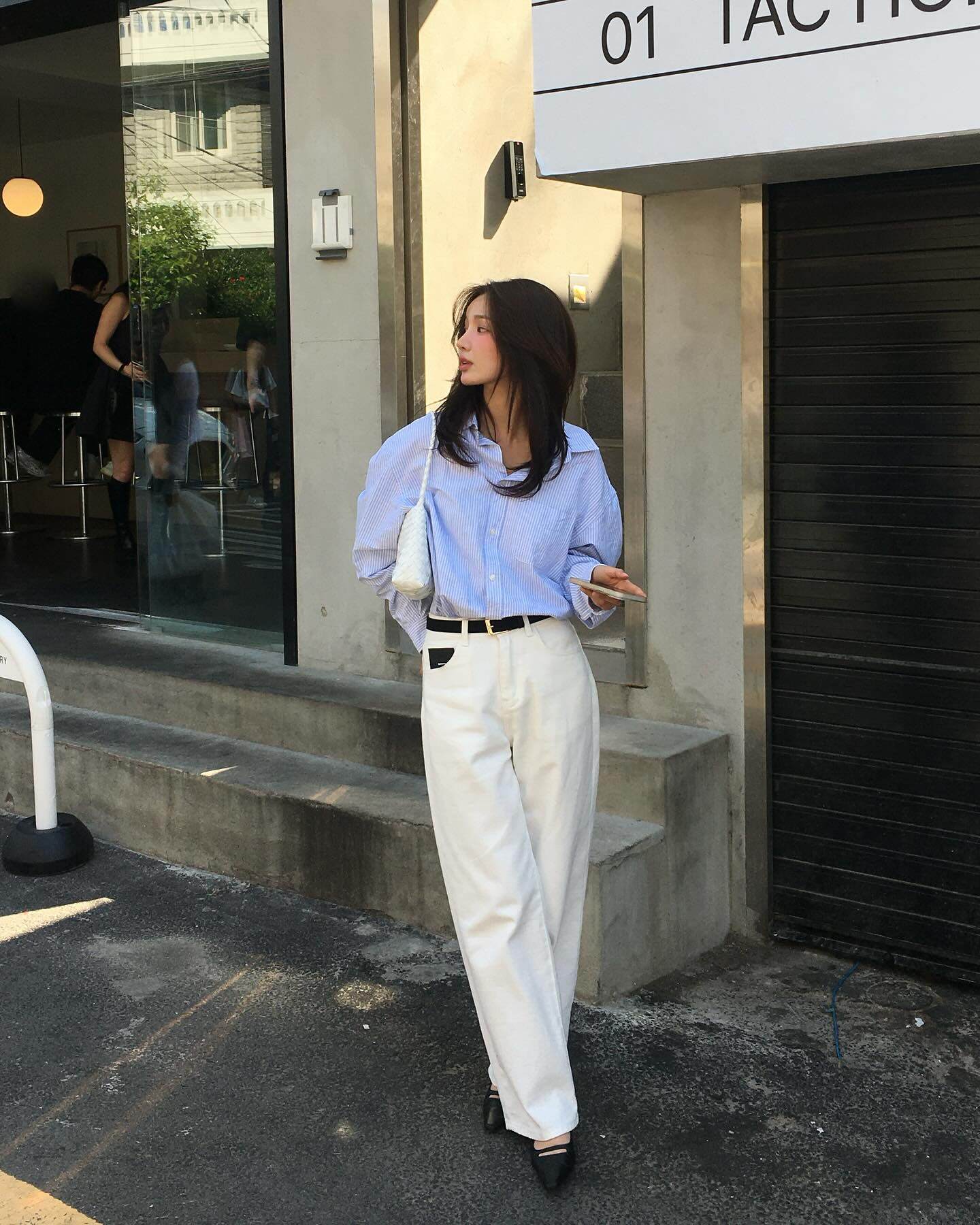 Bước sang mùa hè, chị em amp;#34;ăn gianamp;#34; tuổi cực đỉnh nhờ 5 món thời trang này, dễ phối thành nhiều outfit - 11