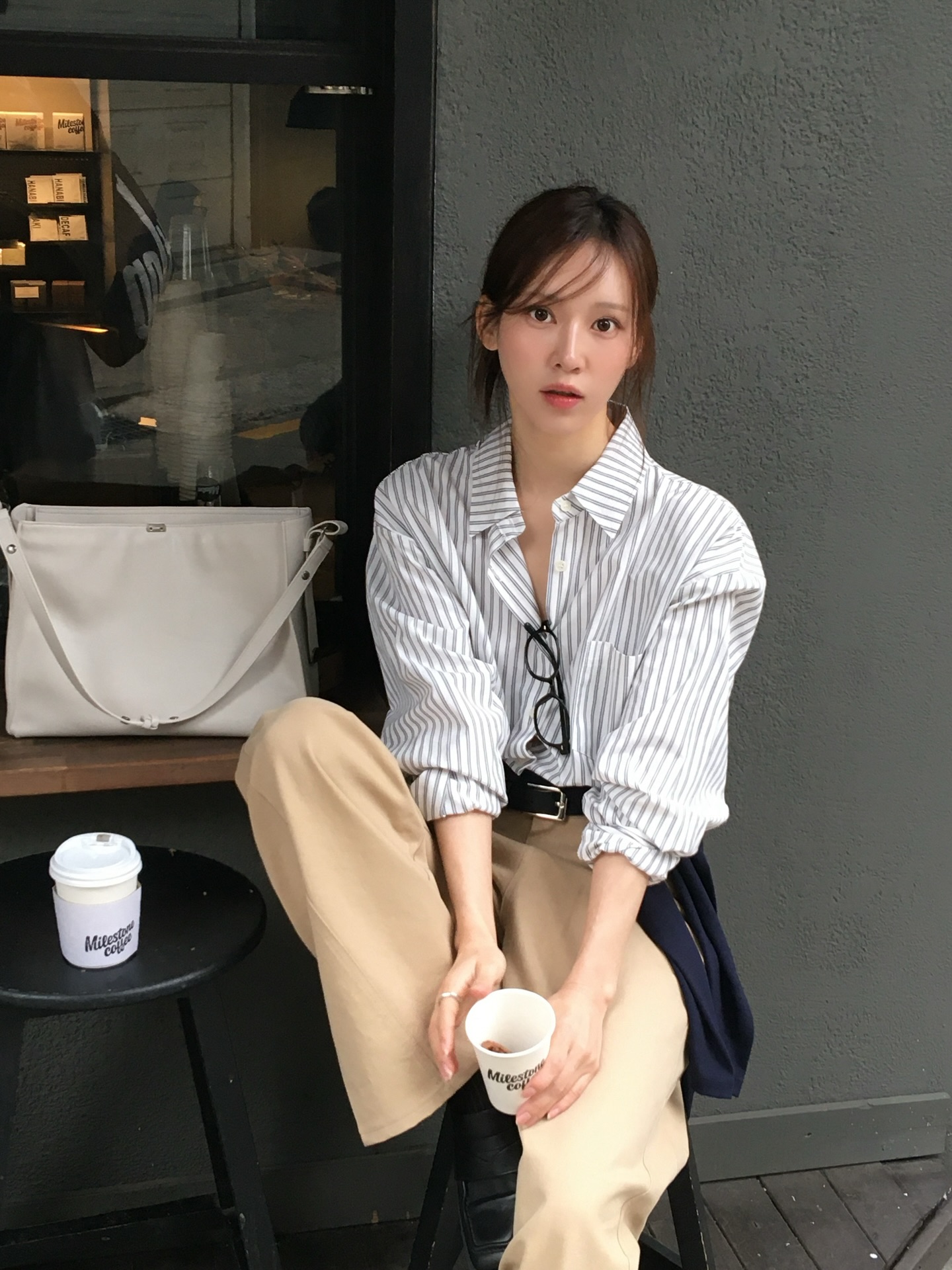 Không cần mua nhiều, 5 món đồ này đủ để chị em công sở tha hồ mặc đẹp cả năm mà chẳng lo nhàm chán - 11