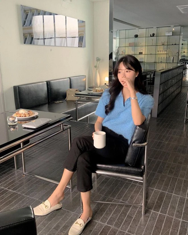 Giày loafer tạo cảm giác gọn gàng, lịch sự mà vẫn thoải mái. Thiết kế tối giản giúp dễ phối nhiều trang phục, sử dụng lâu dài mà không lo lỗi mốt.