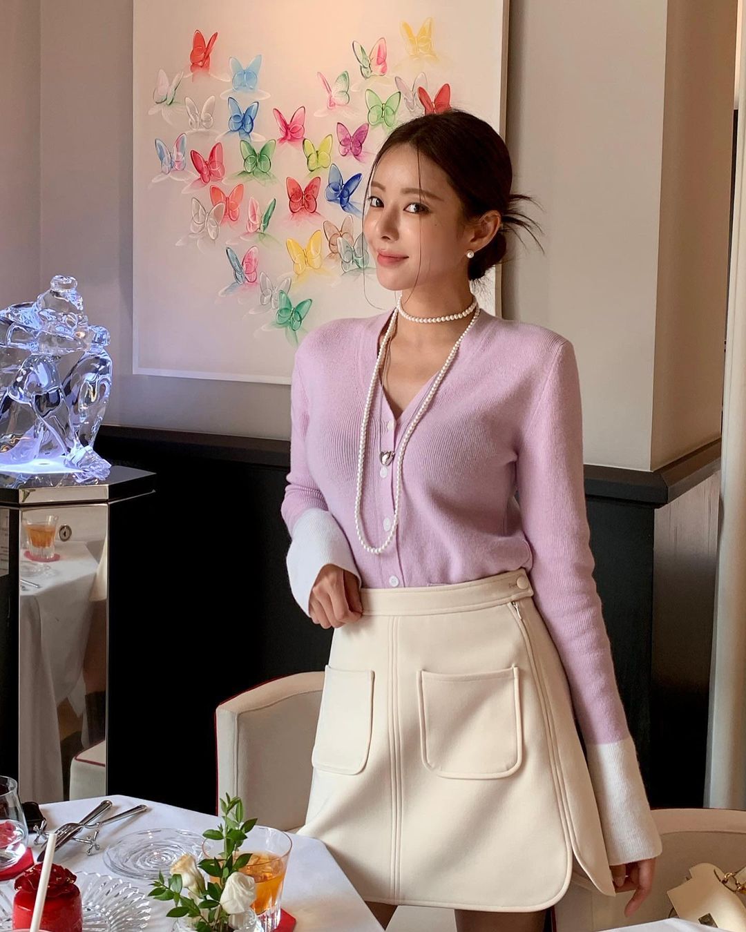 Cardigan mềm mại, linh hoạt khi mặc ngoài áo hai dây, sơ mi hay len mỏng. Dáng ngắn tôn eo, dáng dài thanh thoát, phù hợp nhiều mùa.