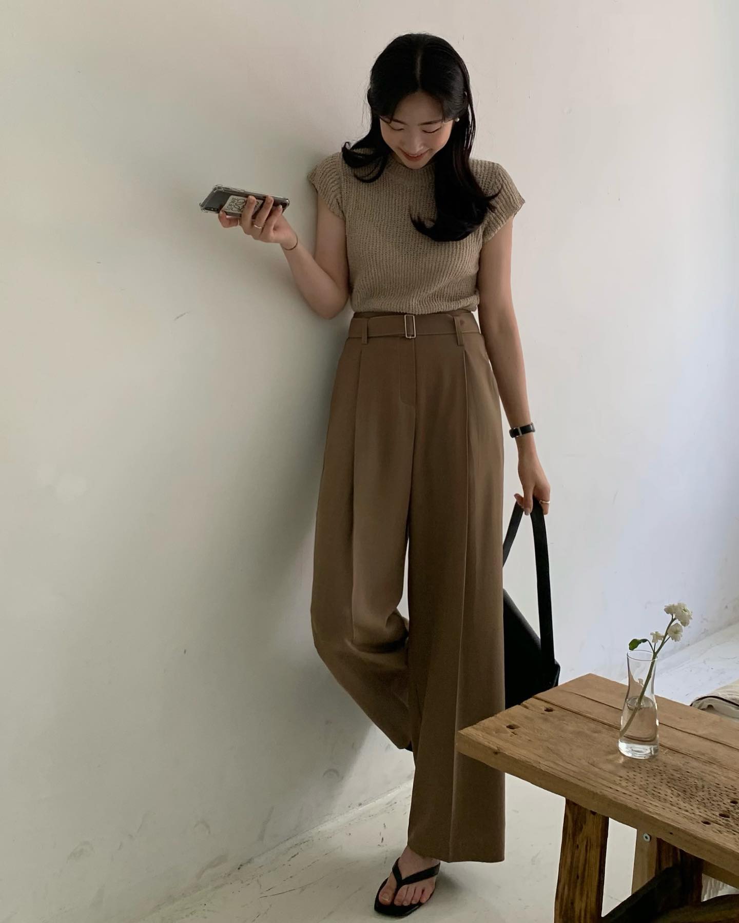 Giữa vô vàn quần ống rộng, 5 kiểu này thật sự đáng sắm vì dễ mặc lại tôn dáng ngút ngàn - 14