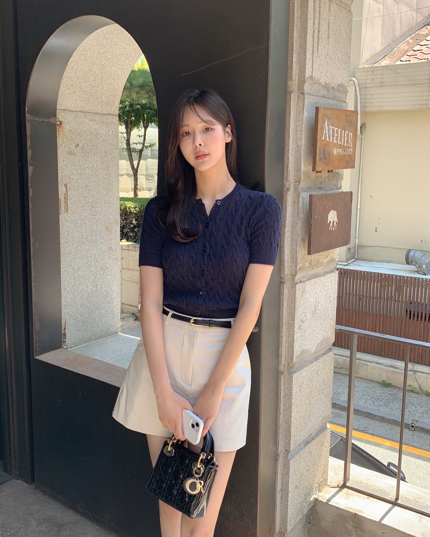 Không cần sắm nhiều, 4 outfit mùa hè này giúp chị em mặc đơn giản mà vẫn sang, áp dụng trông có gu hơn hẳn  - 15