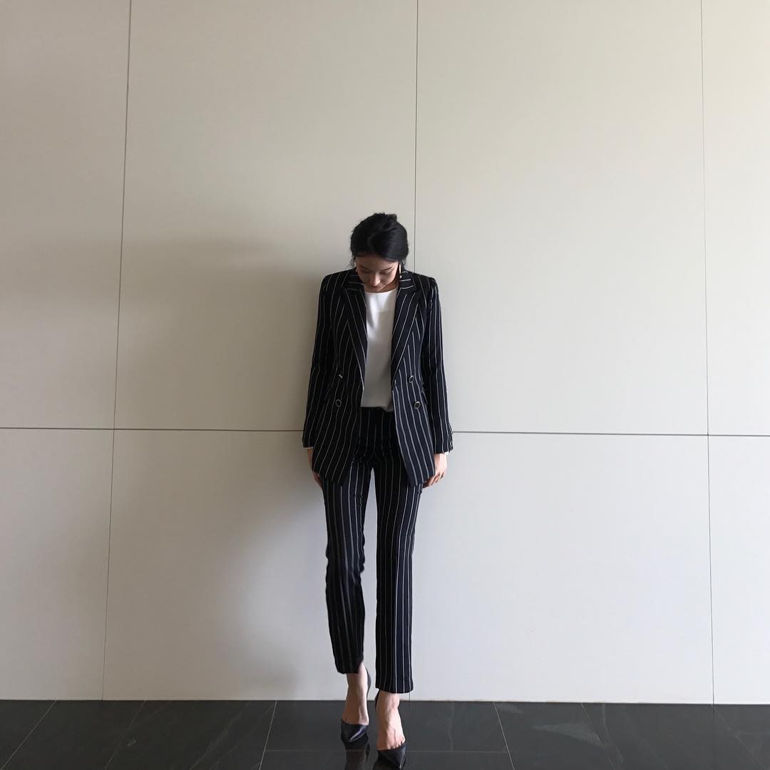 Hè này mặc gì đi làm cho mát mà vẫn đẹp, 5 công thức sau là câu trả lời cho hội chị em - 14