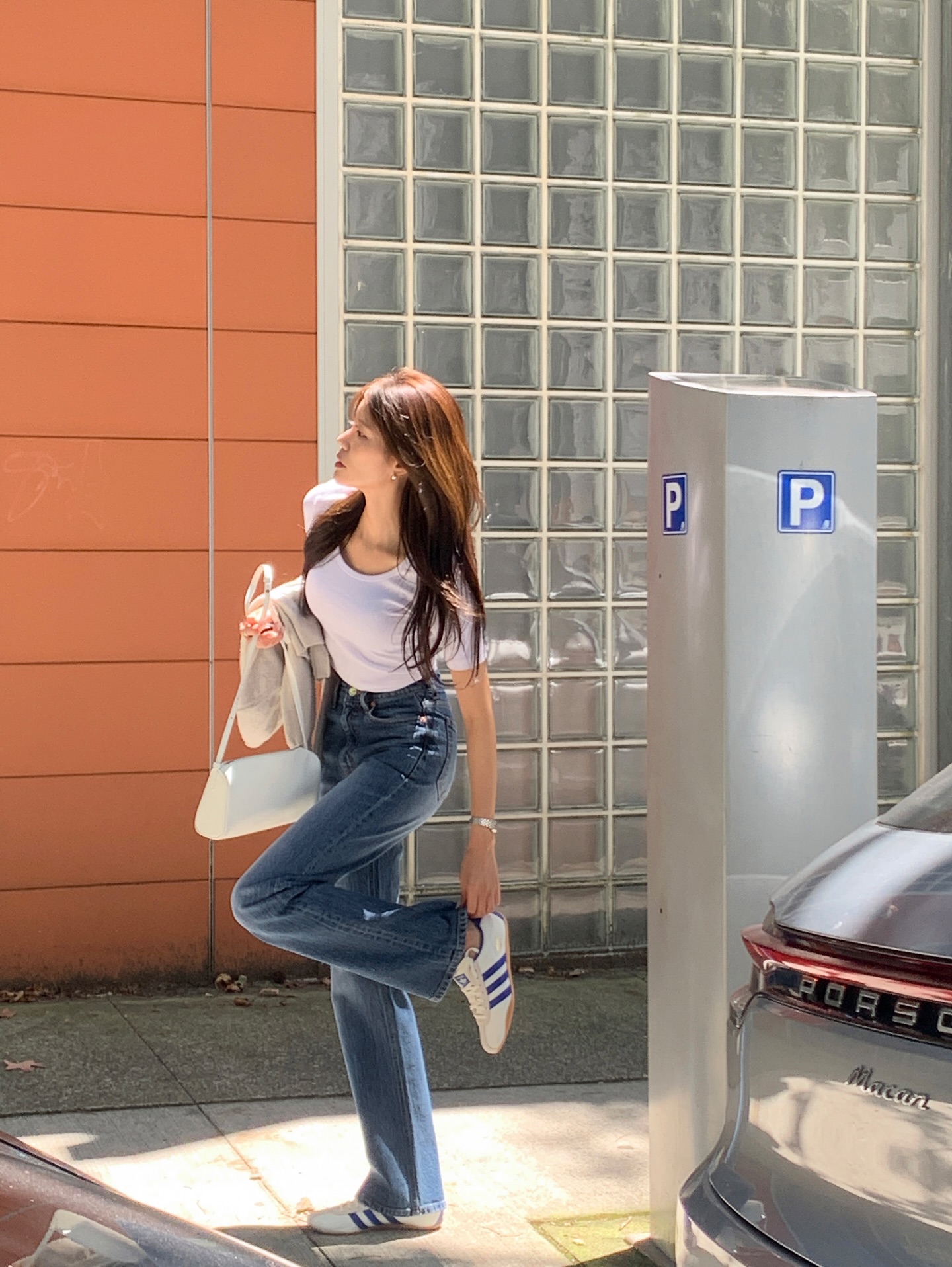 Thích mặc quần jeans, chị em mang giày bệt là hợp nhất, đặc biệt 4 kiểu này vừa trẻ vừa sang - 14