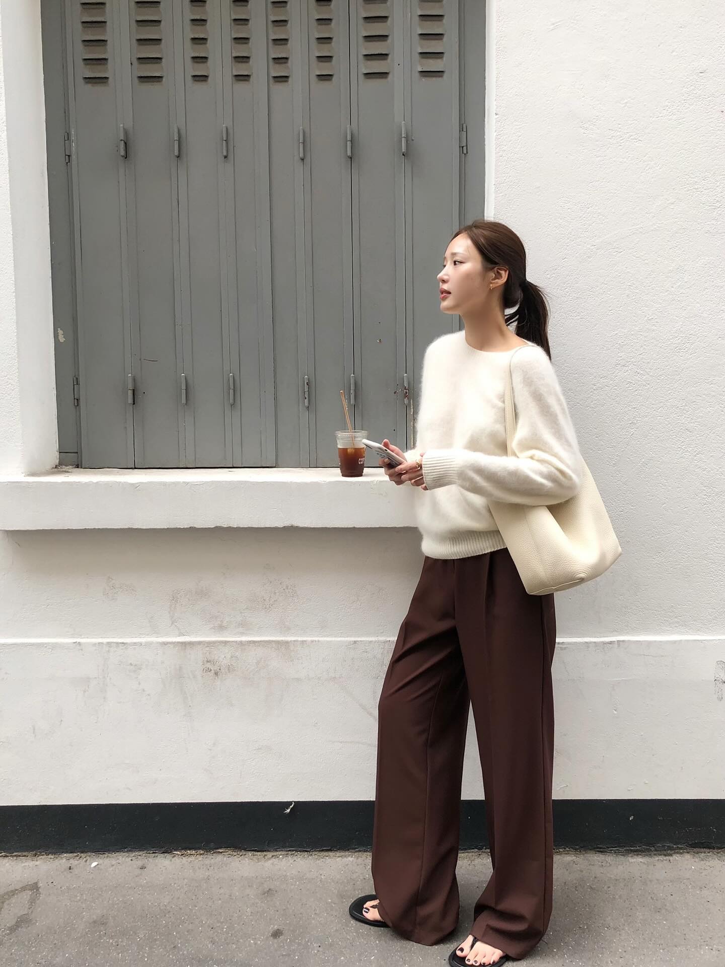 Giữa vô vàn quần ống rộng, 5 kiểu này thật sự đáng sắm vì dễ mặc lại tôn dáng ngút ngàn - 15