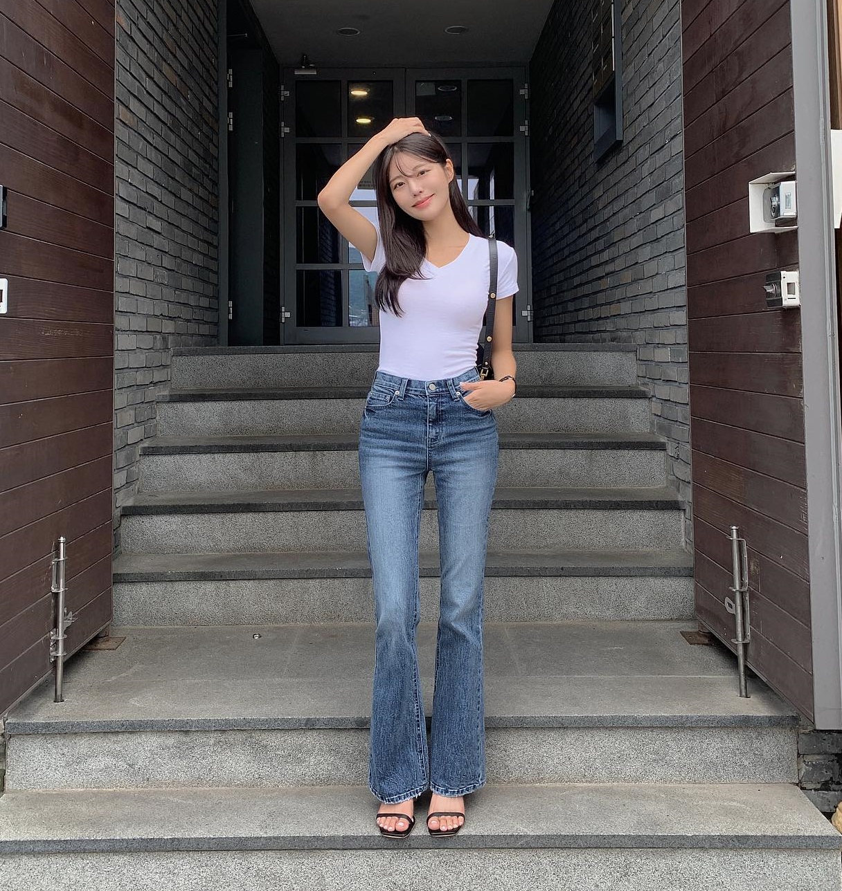 Thích màu trắng, chị em nhất định phải có 5 món này để luôn thanh lịch và không kém phần nổi bật - 17