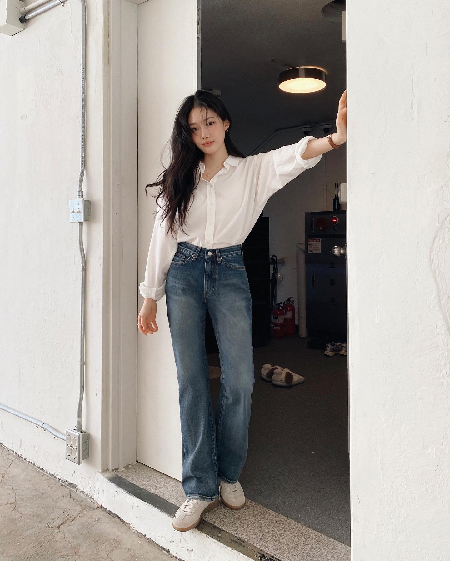 4 kiểu quần tôn dáng thần sầu cho amp;#34;hội nấm lùnamp;#34;, mang giày bệt vẫn cao ráo mà phối gì cũng đẹp - 2