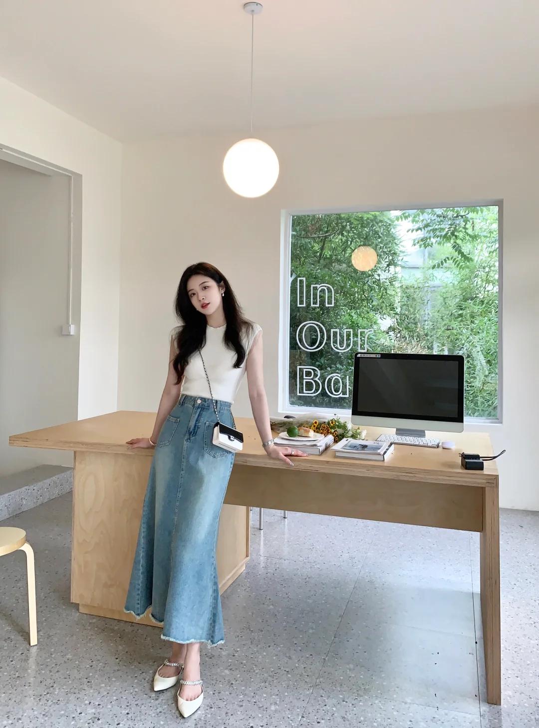 Đừng chỉ mặc chân váy đen, 4 kiểu này giúp style chị em trẻ trung hơn nhiều - 2