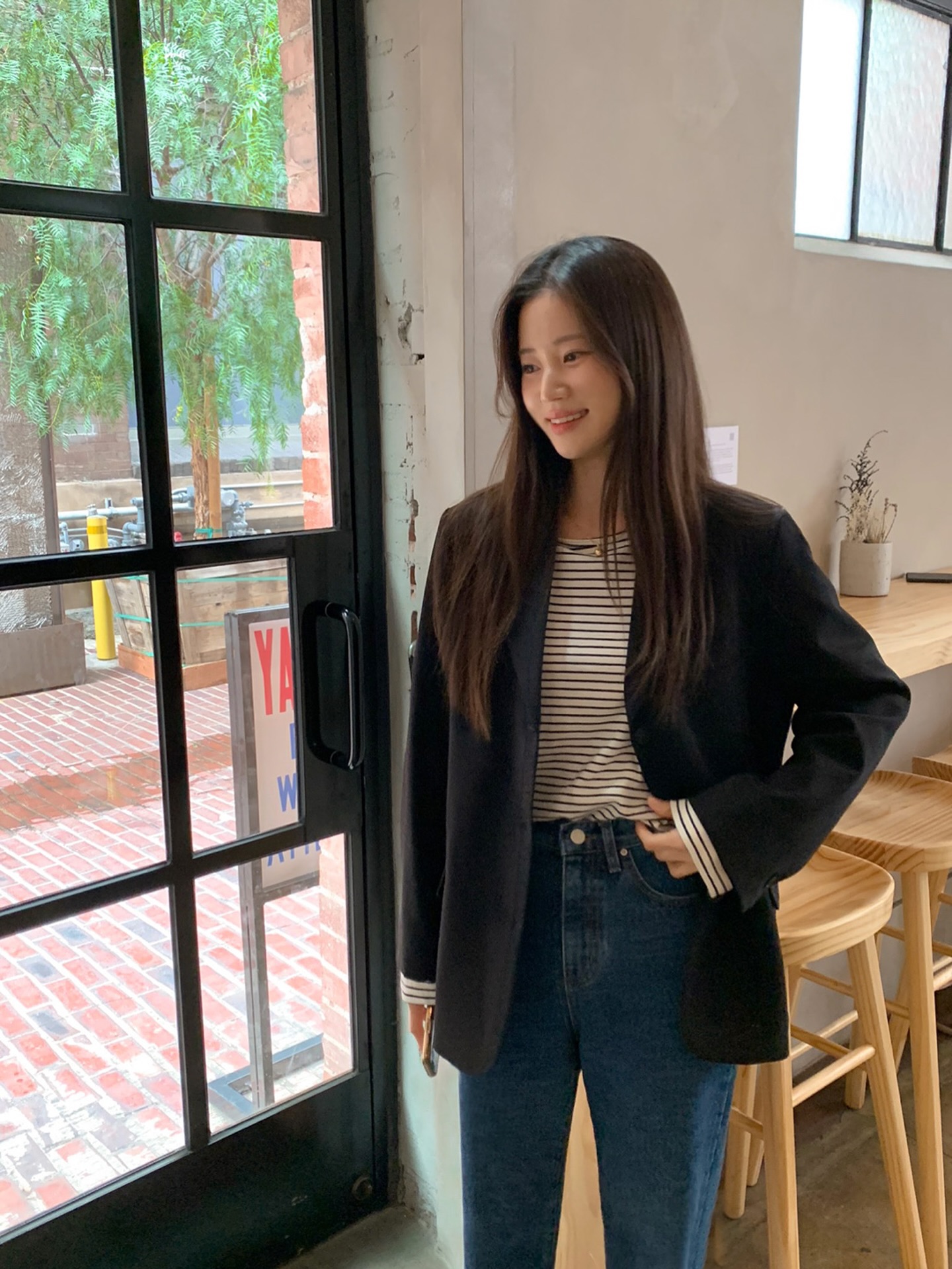 Mặc quần jeans muốn trông sành điệu hơn nhất định phải biết 5 kiểu áo khoác này, phối đi làm hay dạo phố đều đẹp - 2