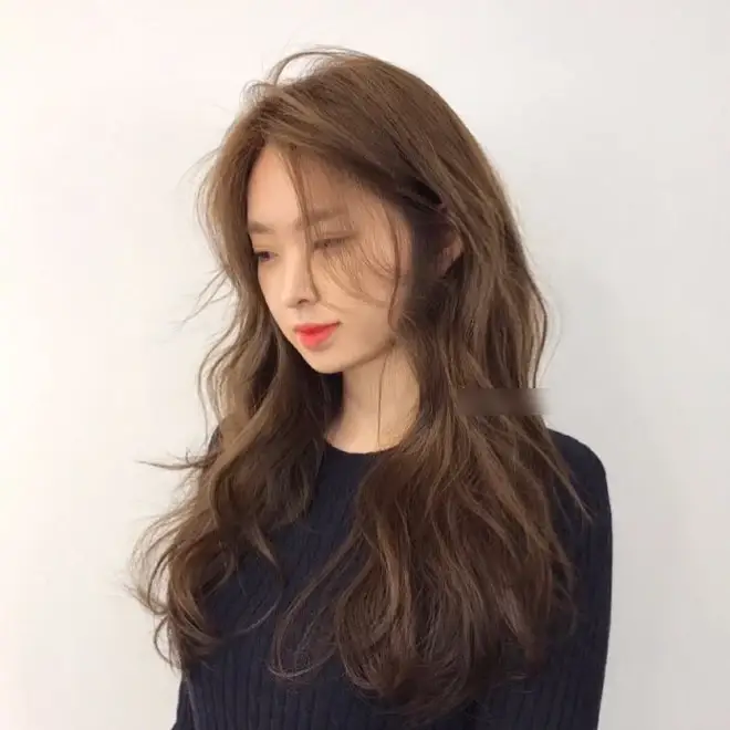 Tóc hippie cứ Tết là amp;#34;lên ngôiamp;#34; nhưng cực kỳ amp;#34;khó chiềuamp;#34;, đổi sang 3 kiểu này visual bừng sáng lại dễ chăm hơn hẳn - 2