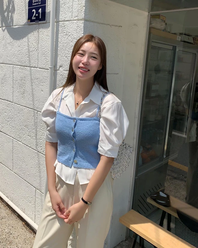 Tủ đồ có đủ 4 áo sơ mi này là chuẩn bài, qua Tết mặc đi làm vẫn amp;#34;chanh sảamp;#34; lại không sợ lỗi mốt - 2