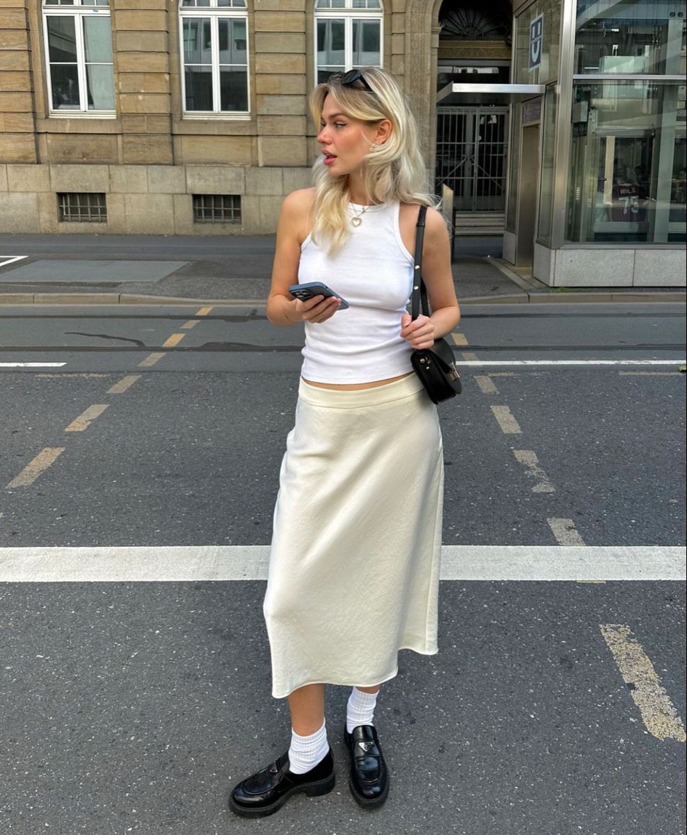 Tủ đồ hè của chị em ít nhất phải có 1 kiểu áo amp;#34;ngôi saoamp;#34; này, phối từ chân váy đến quần short đều hợp - 2