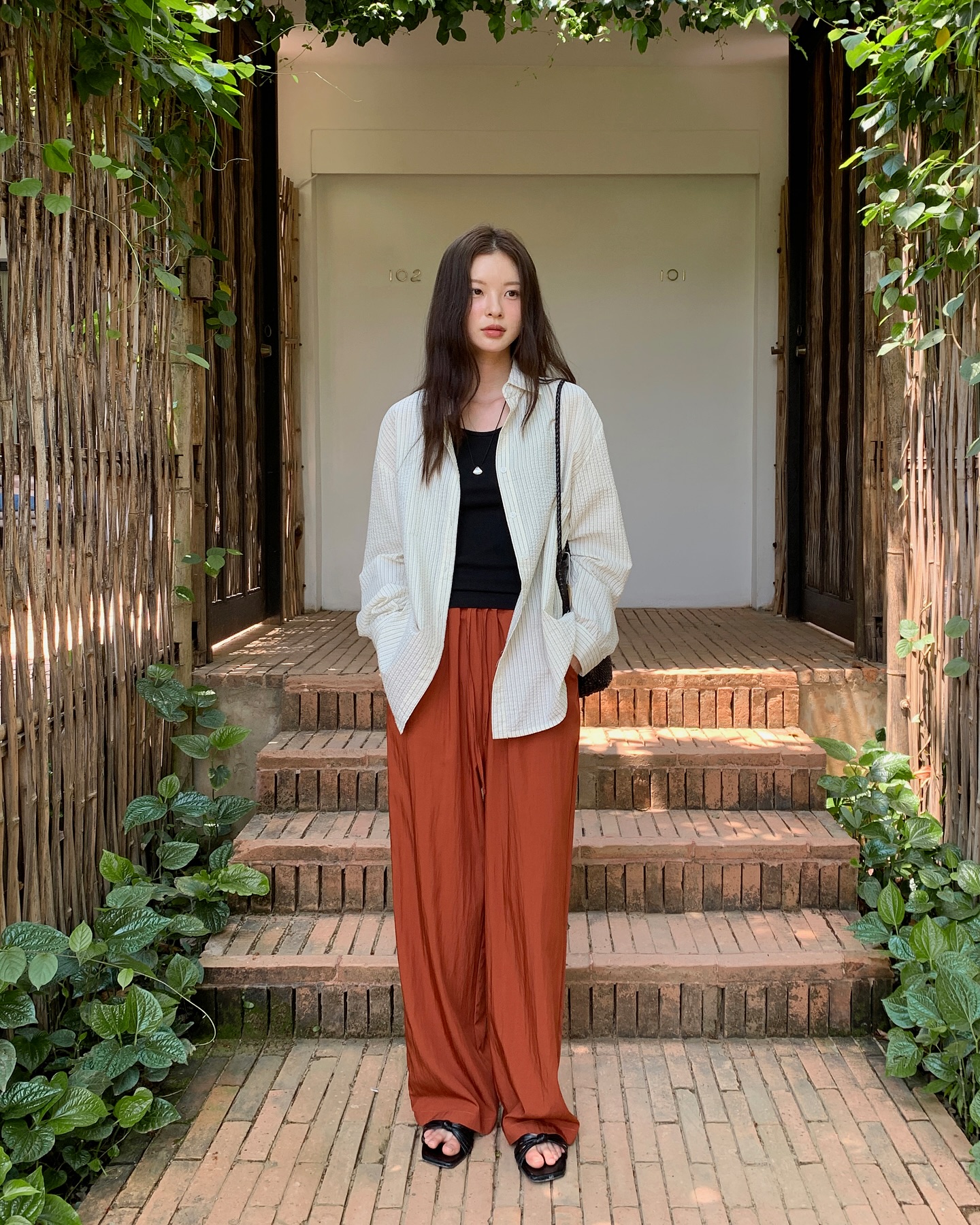 Thích mang sandal vào mùa Hè, chị em phối cùng 5 kiểu này là chuẩn hết ý: Vừa thoải mái lại hợp mọi hoàn cảnh - 2