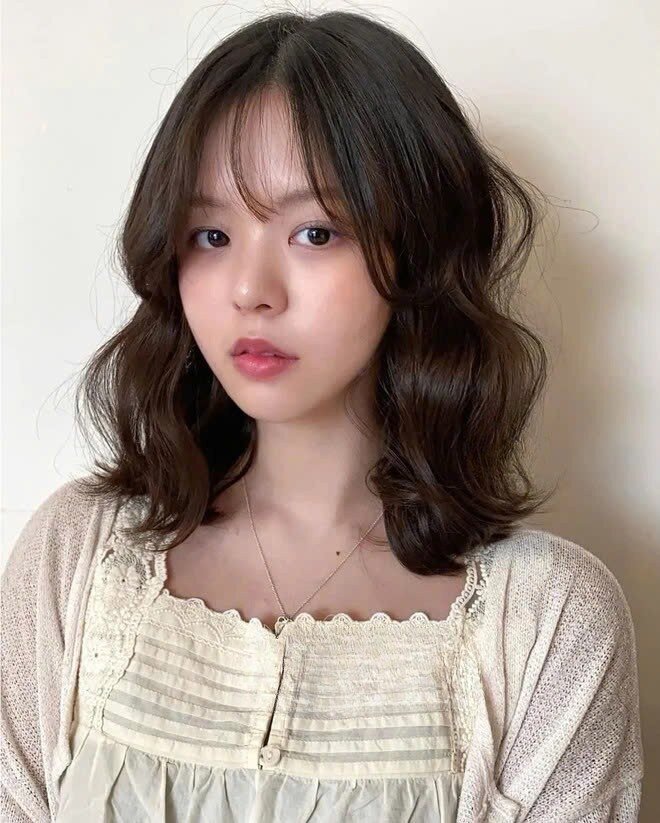 Chán tóc dài nhưng không muốn ngắn như tóc bob, chị em đổi sang 4 kiểu này vừa trẻ xinh lại che khuyết điểm khéo - 11