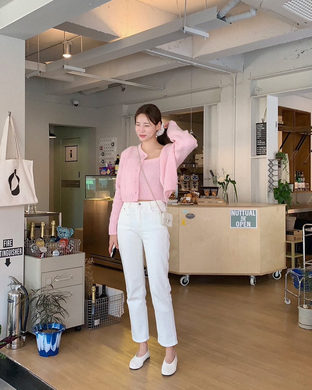 Hội mặc đẹp thi nhau amp;#34;lăng xêamp;#34; 3 kiểu quần jeans này vì che khuyết điểm khéo, mặc lên tôn dáng thấy rõ - 3