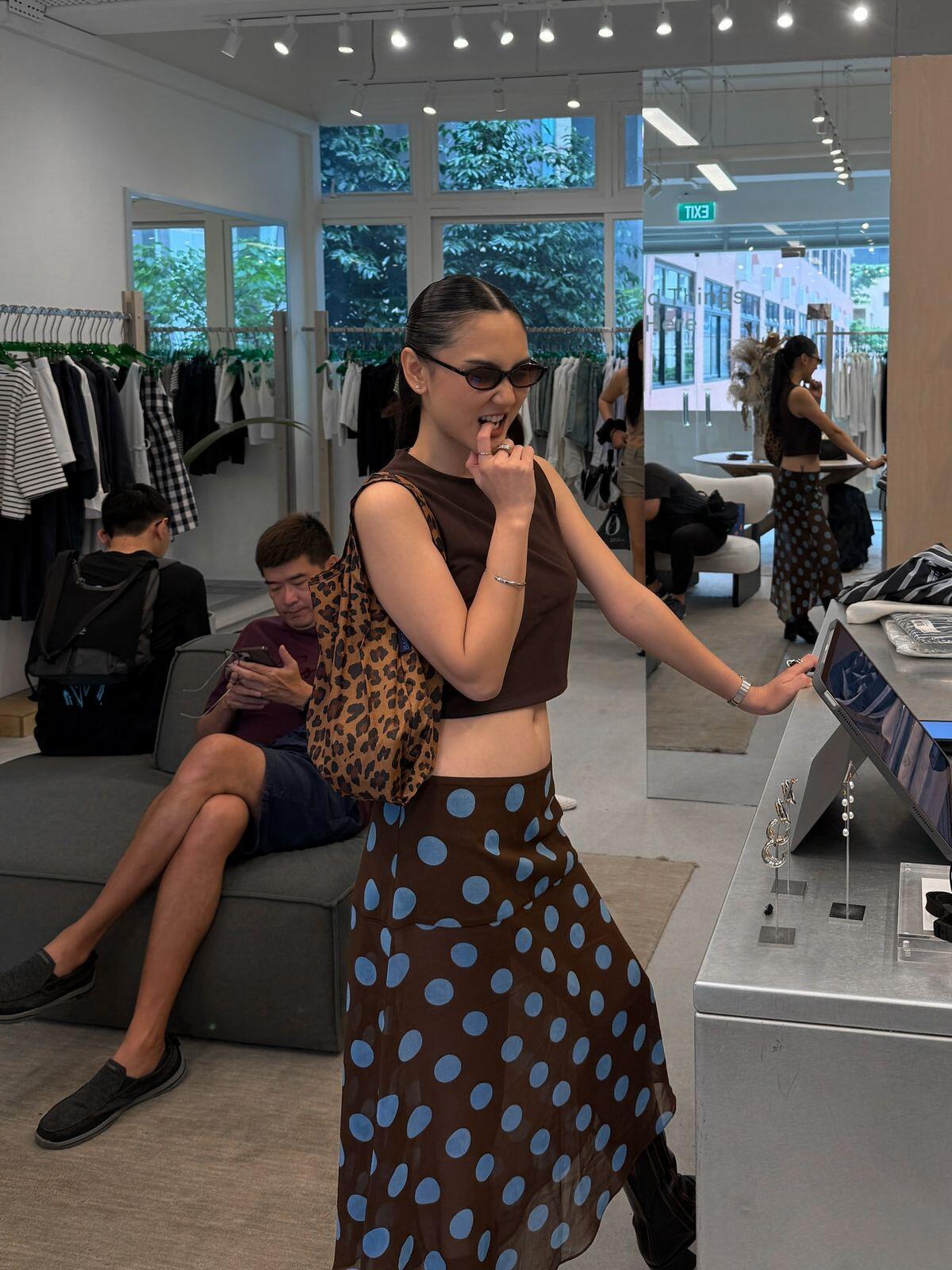 Đừng mặc mãi chân váy suông, chị em đổi sang 4 kiểu hot mùa Hè này vừa trẻ xinh lại tôn dáng thần sầu - 3