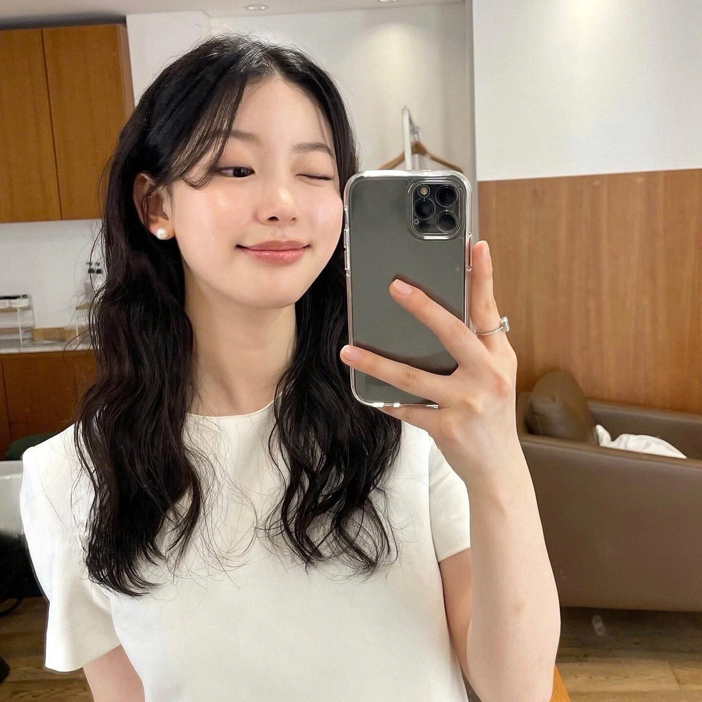 Chán tóc dài nhưng không muốn ngắn như tóc bob, chị em đổi sang 4 kiểu này vừa trẻ xinh lại che khuyết điểm khéo - 10