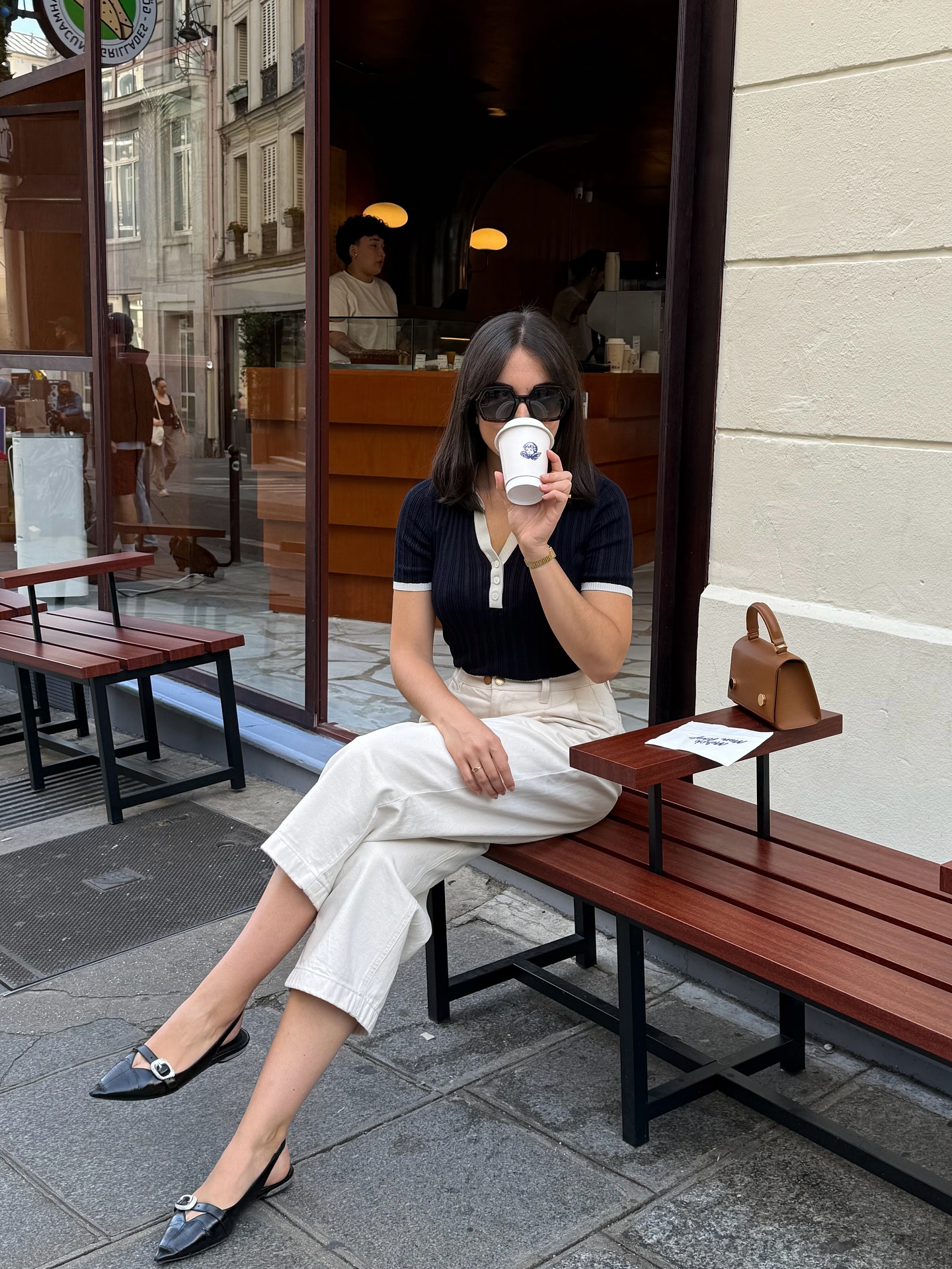 Vì sao phụ nữ Pháp luôn amp;#34;sang ngầmamp;#34; dù ăn mặc tối giản? 4 kiểu giày chính là câu trả lời - 9