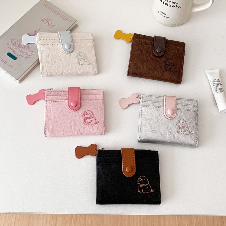 5 món đồ hữu ích khi đi du lịch dịp Tết Bính Ngọ 2026, cái số 3 nhiều người thường hay bỏ qua 24 Tiền mặt mệnh giá nhỏ tiện gửi xe, mua hàng quán nhỏ, lì xì hoặc công đức đền chùa. Không phải điểm du lịch nào cũng chấp nhận thanh toán điện tử.