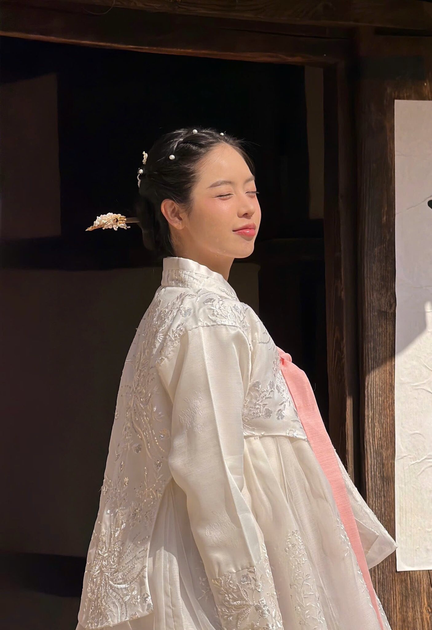 Hoa hậu Thanh Thủy được khen amp;#34;như xé truyện bước raamp;#34; trong trang phục hanbok - 6