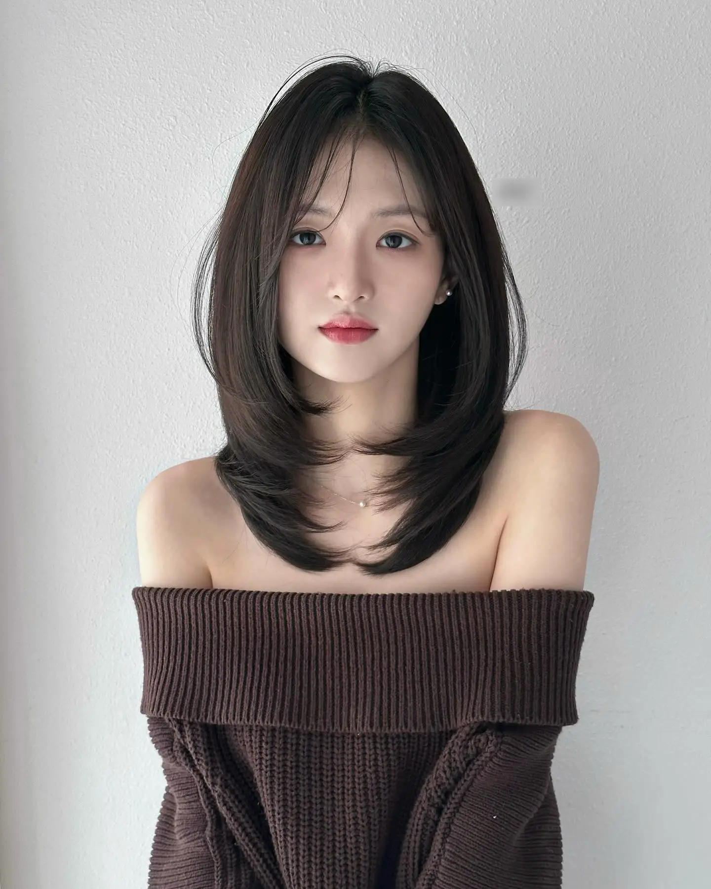 Kiểu tóc đẹp cần hài hòa khuôn mặt và thói quen sinh hoạt. Những mẫu đòi hỏi chăm sóc nhiều sẽ nhanh mất phom nếu người làm không có thời gian tạo kiểu hằng ngày.