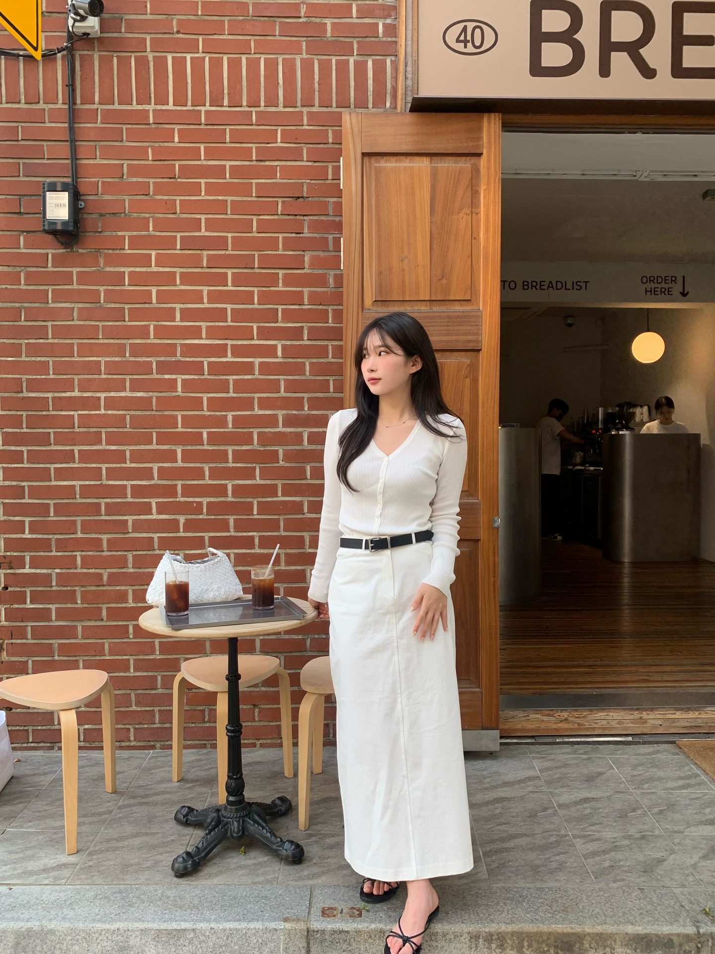 Gái Hàn lúc nào cũng cao ráo là nhờ 5 món amp;#34;bảo bốiamp;#34; này, diện lên chân dài miên man, khí chất sang xịn hẳn - 6