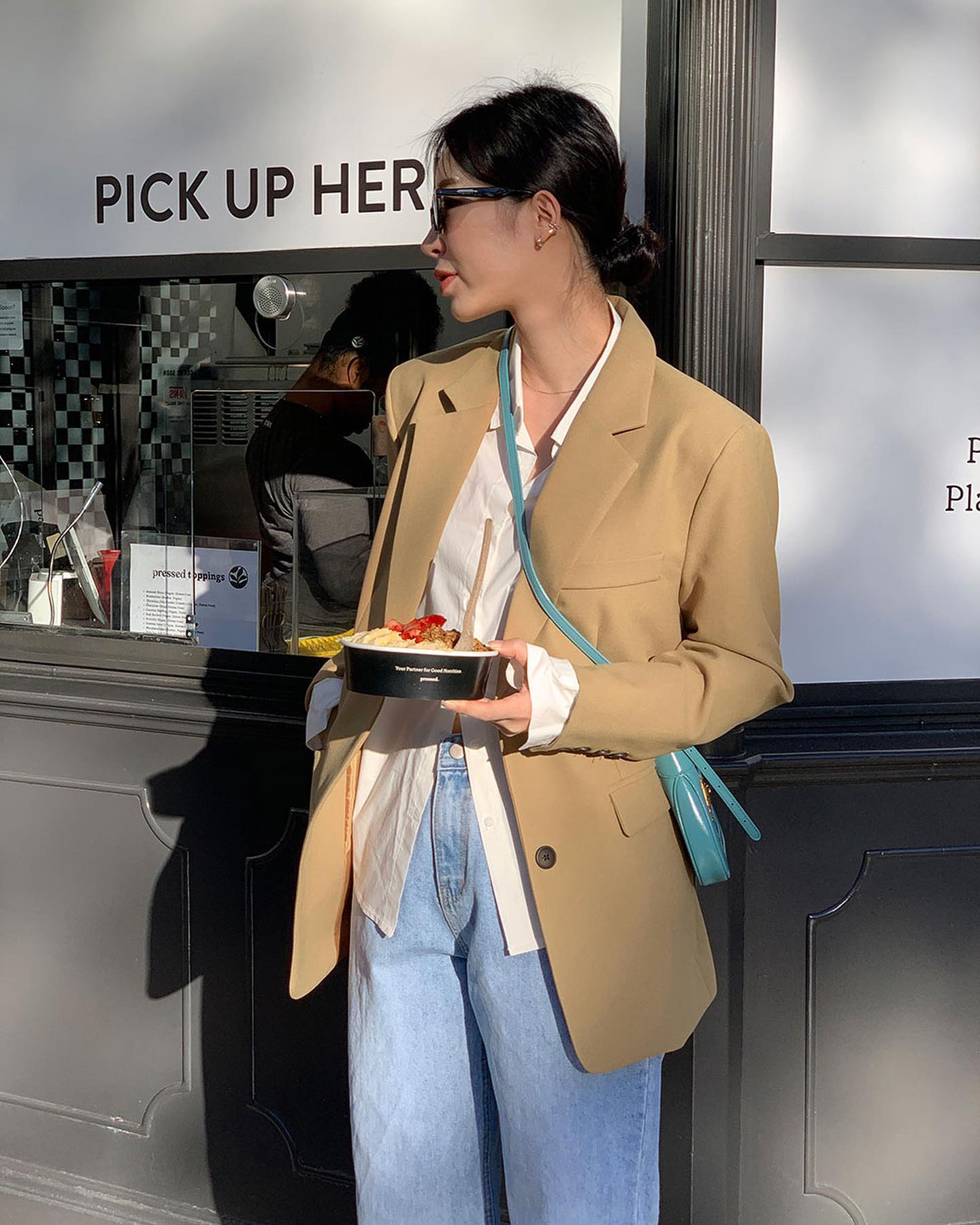 Năm 2026 chị em thích mặc tối giản nhưng vẫn muốn amp;#34;sang ngầmamp;#34;, đây chính 5 món thời trang nhất định phải có - 7