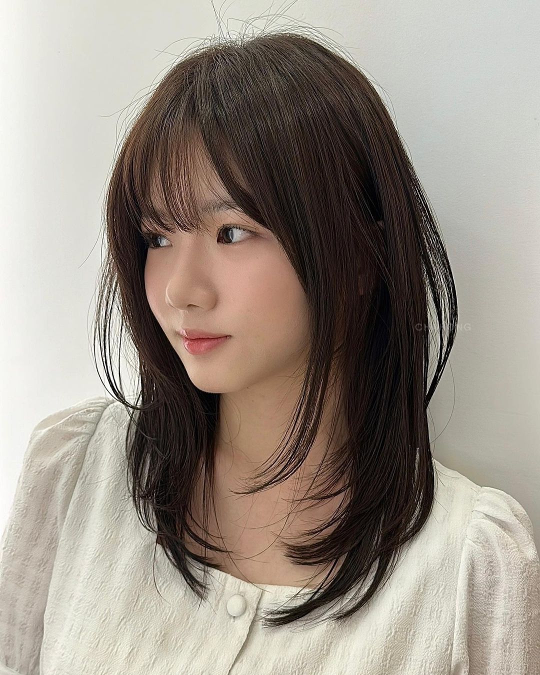 Chán tóc dài nhưng không muốn ngắn như tóc bob, chị em đổi sang 4 kiểu này vừa trẻ xinh lại che khuyết điểm khéo - 7