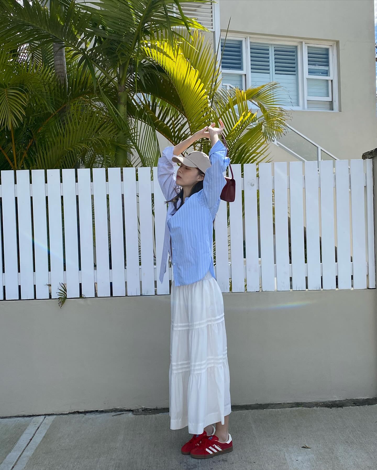 Đừng chỉ mặc chân váy đen, 4 kiểu này giúp style chị em trẻ trung hơn nhiều - 8