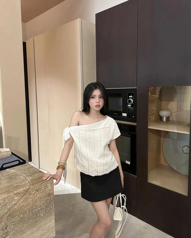 Chiếc áo amp;#34;quốc dânamp;#34; được hội mặc đẹp mê mẩn: Mặc kiểu nào cũng xinh lại không lo lỗi mốt - 5