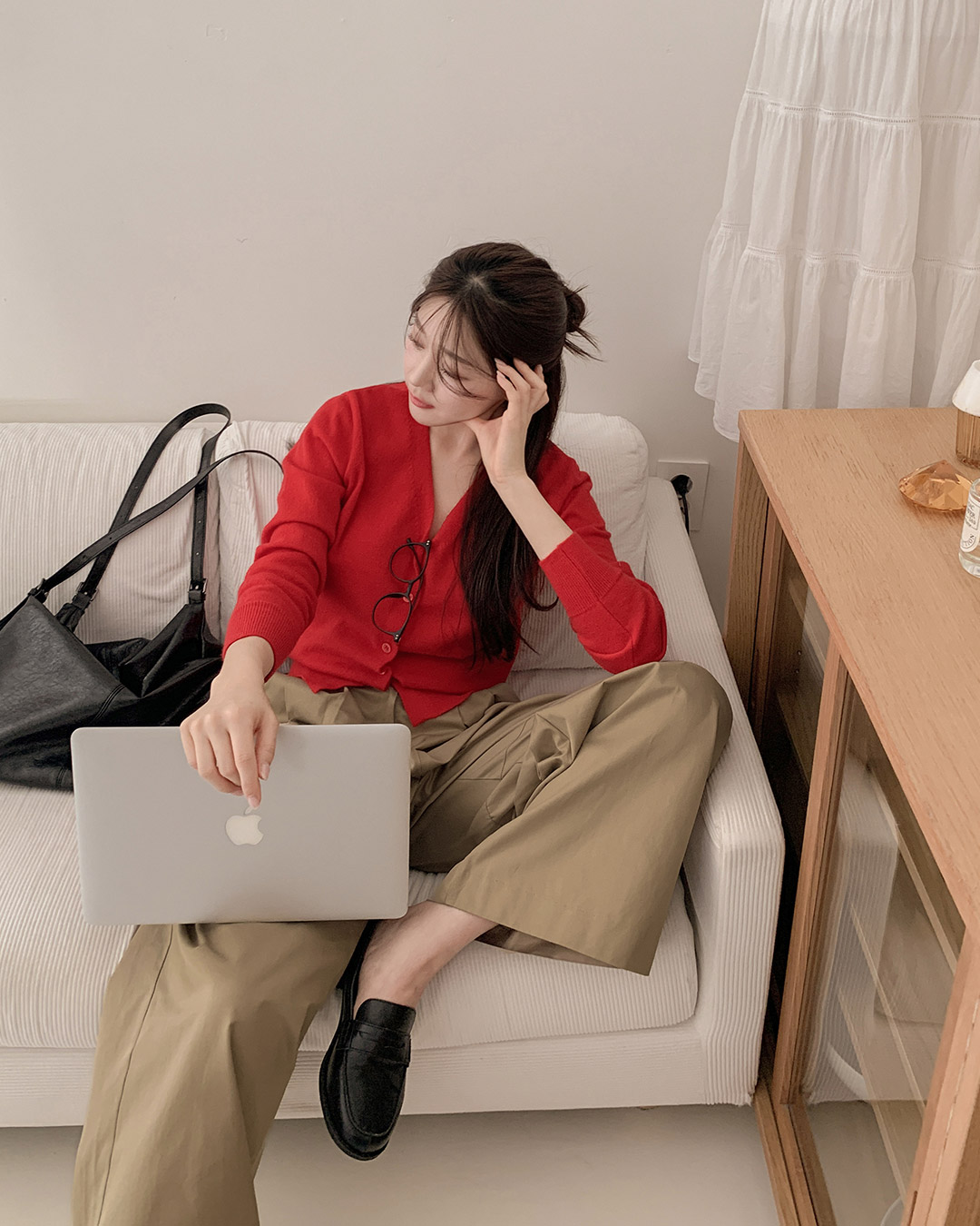 Quên cao gót đi, đây mới là 3 kiểu giày amp;#34;lên ngôiamp;#34; dịp Tết, tôn dáng rõ rệt mà phối gì cũng hợp - 9